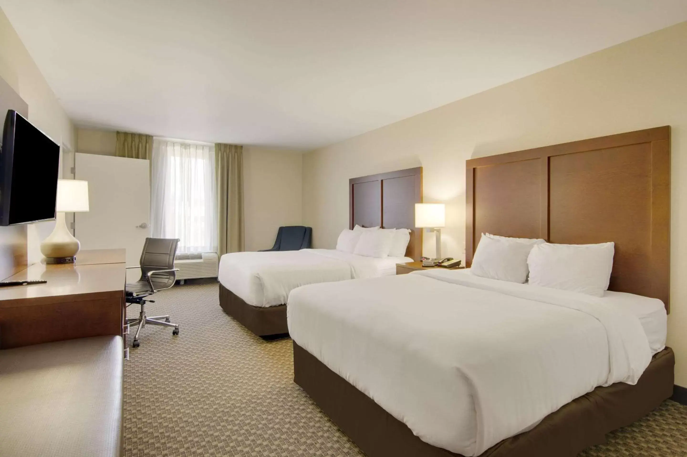 Photo of the whole room, Bed in Comfort Inn Airport Roanoke