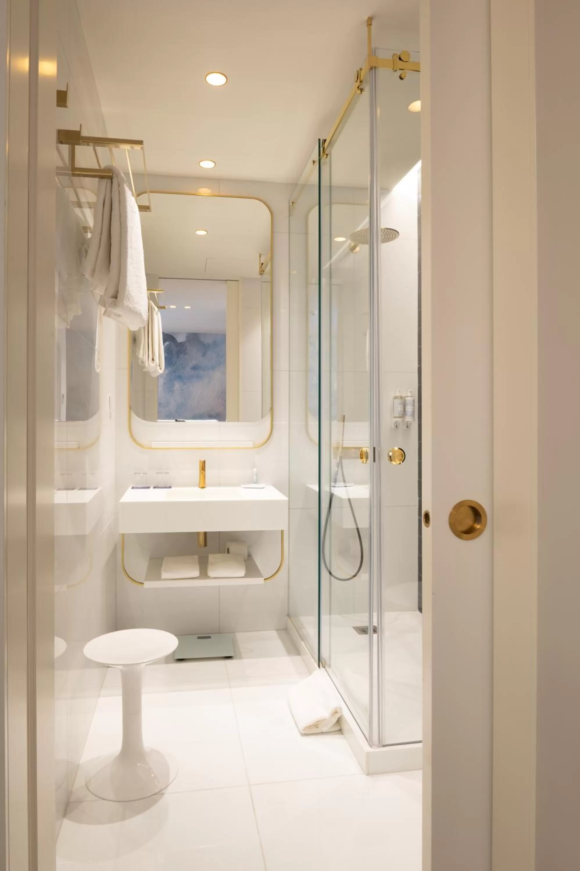 Shower in Blue Liberdade Hotel