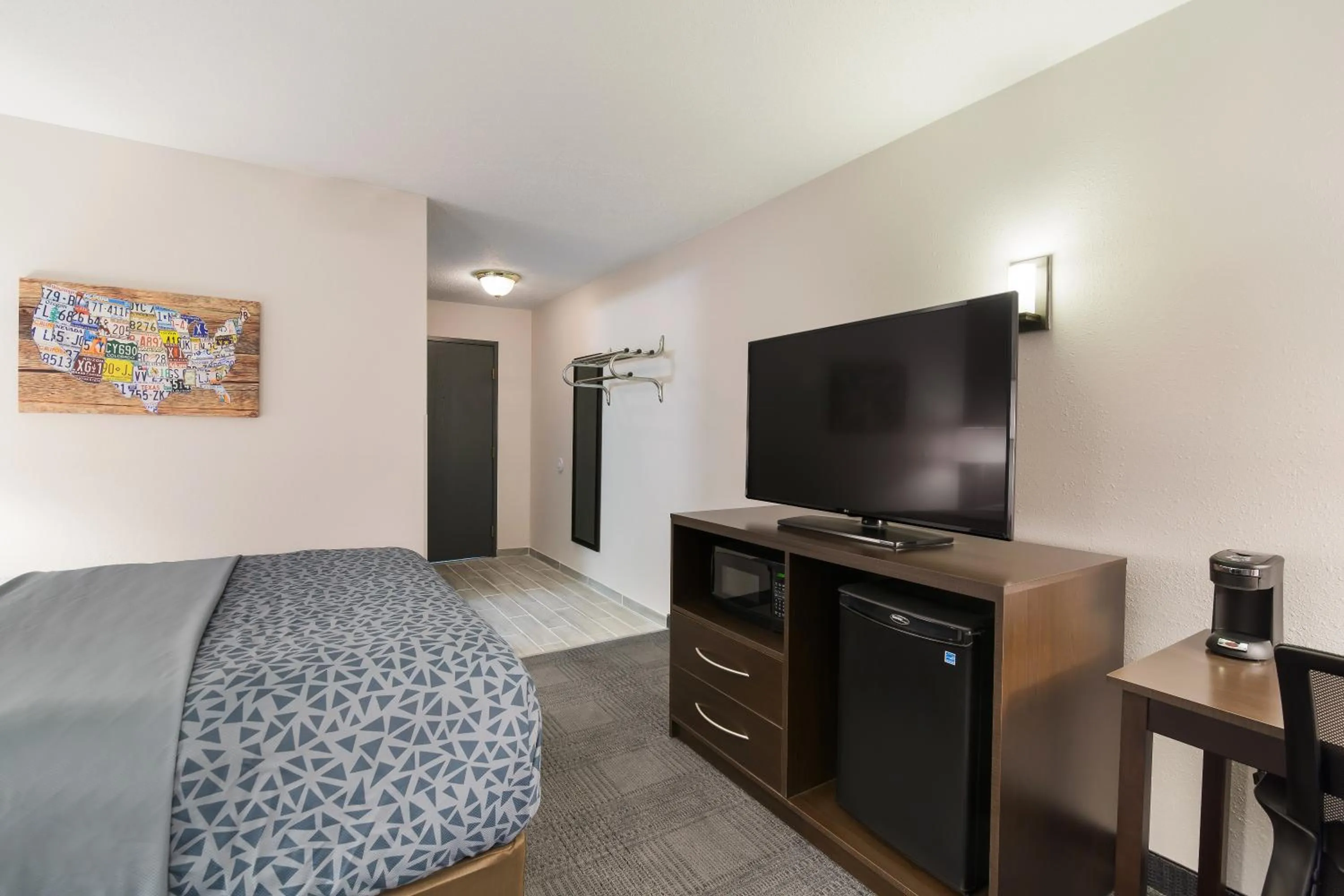 Queen Room - Accessible/Non Smoking in Econo Lodge Williston