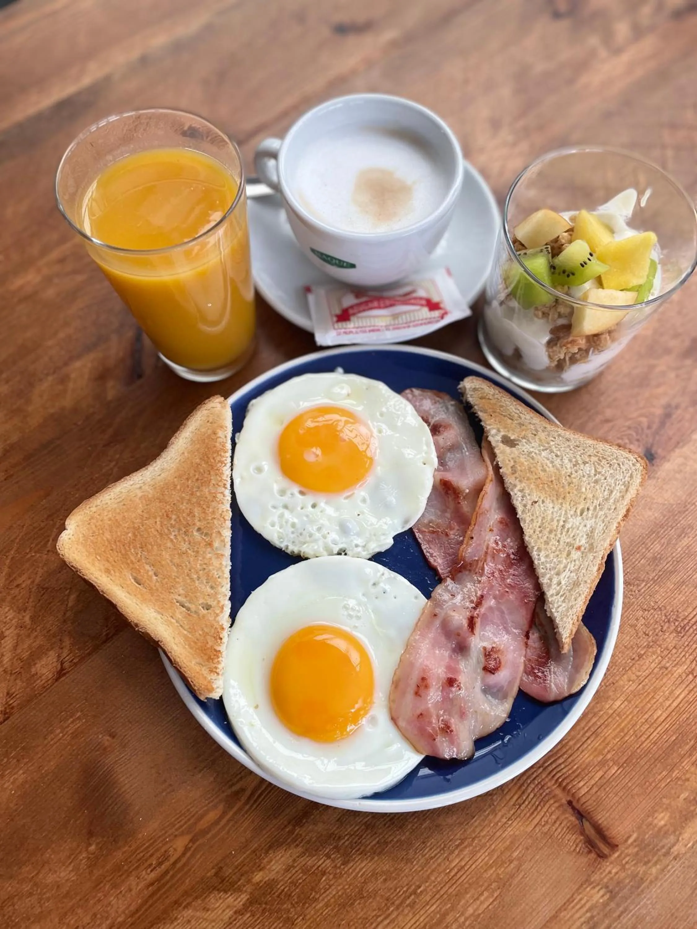 Breakfast in Oasis Backpackers' Hostel Palace Sevilla
