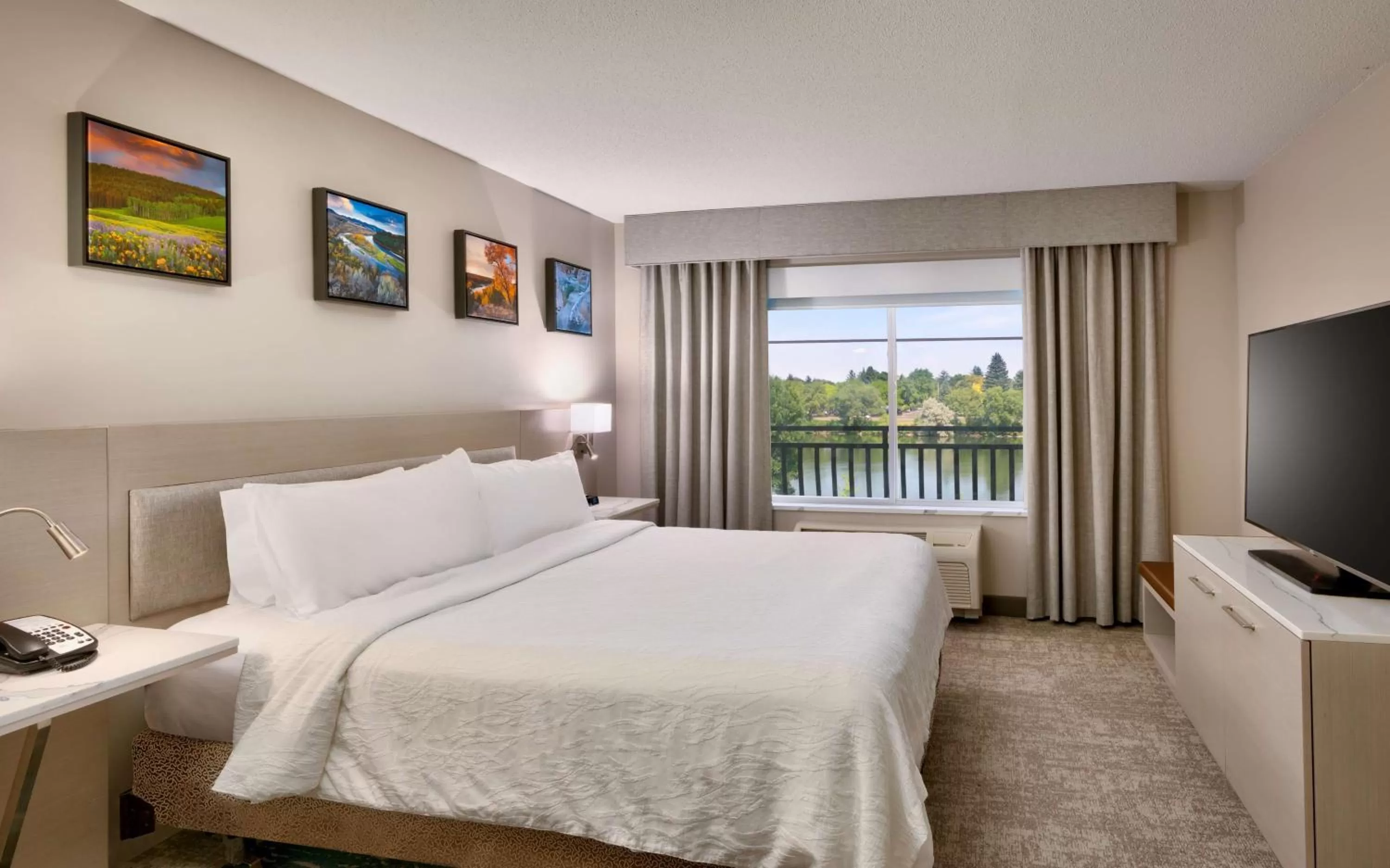 Bed in Hilton Garden Inn Idaho Falls