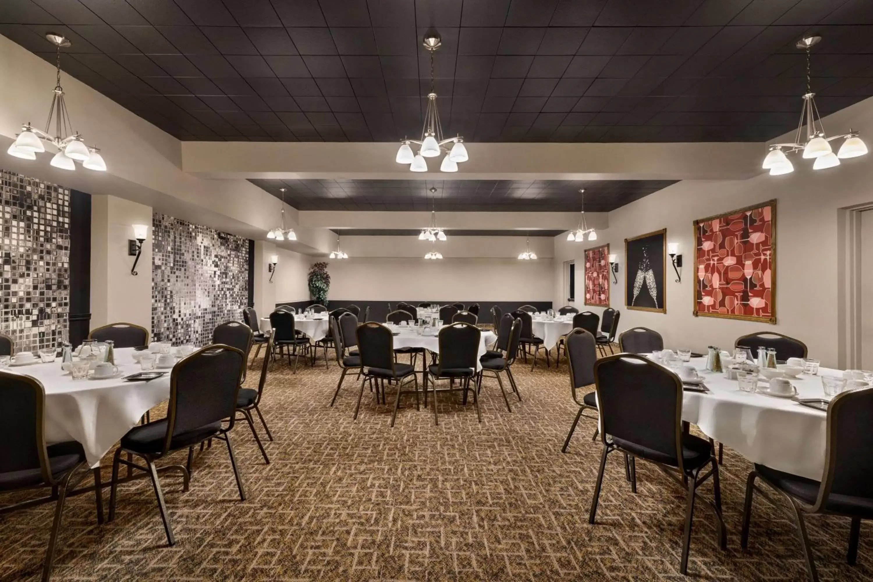 Meeting/conference room, Restaurant/Places to Eat in Super 8 by Wyndham Sarnia ON