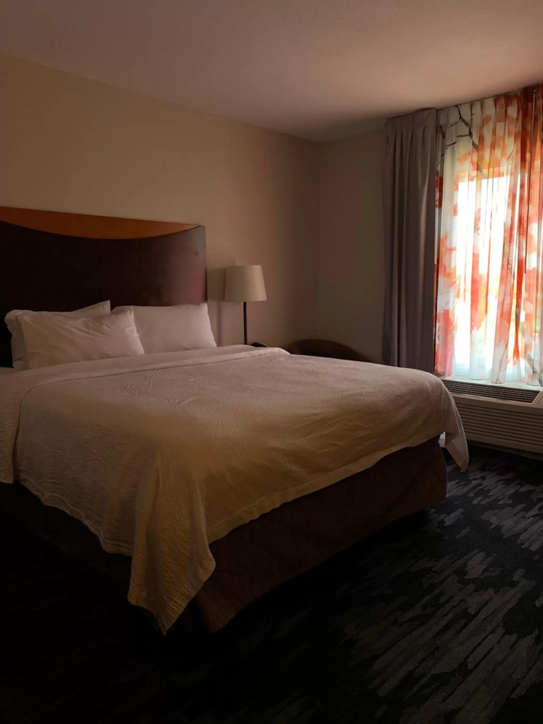 Bed in Fairfield Inn & Suites by Marriott Marietta