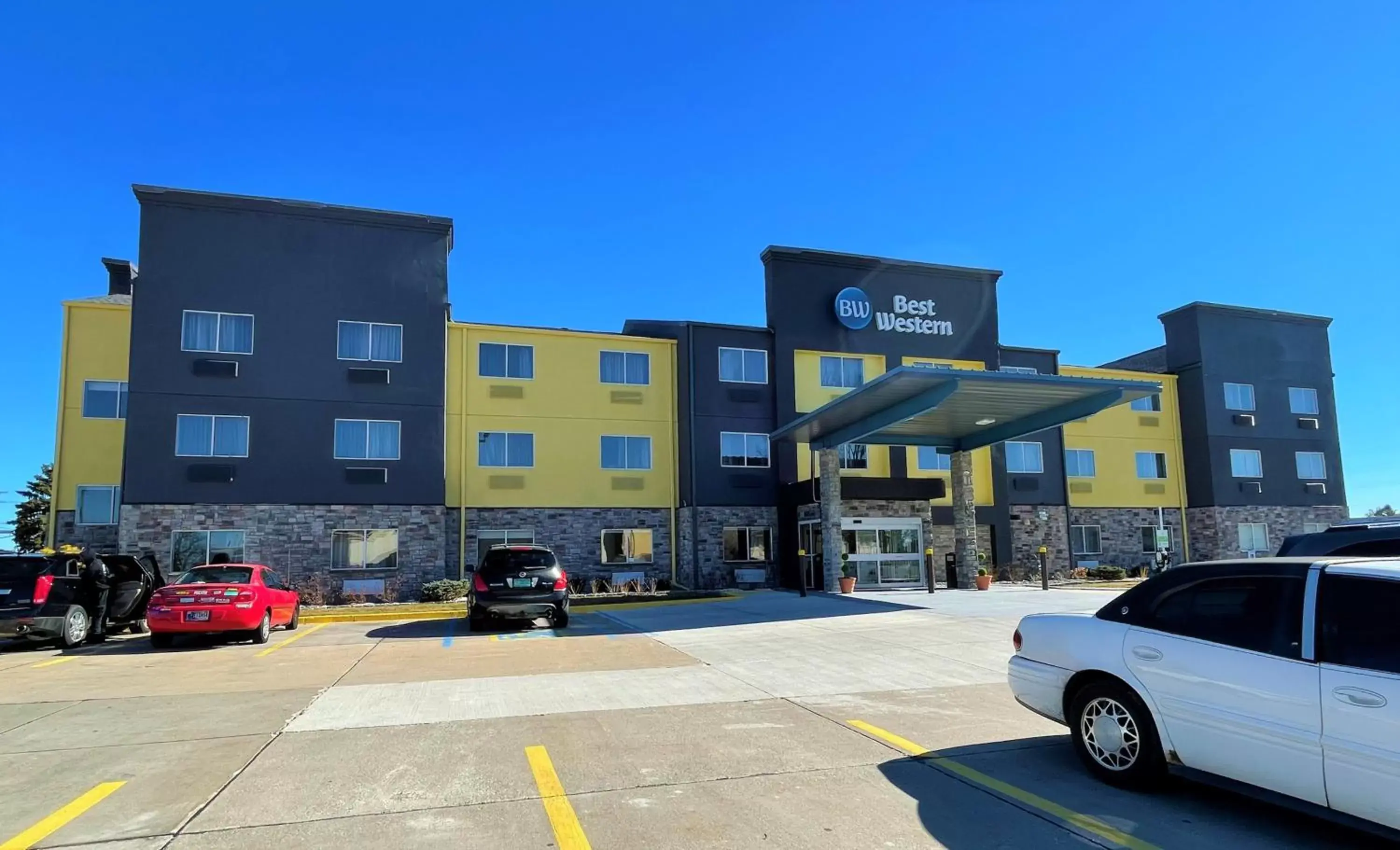 Property Building in Best Western Kokomo Hotel