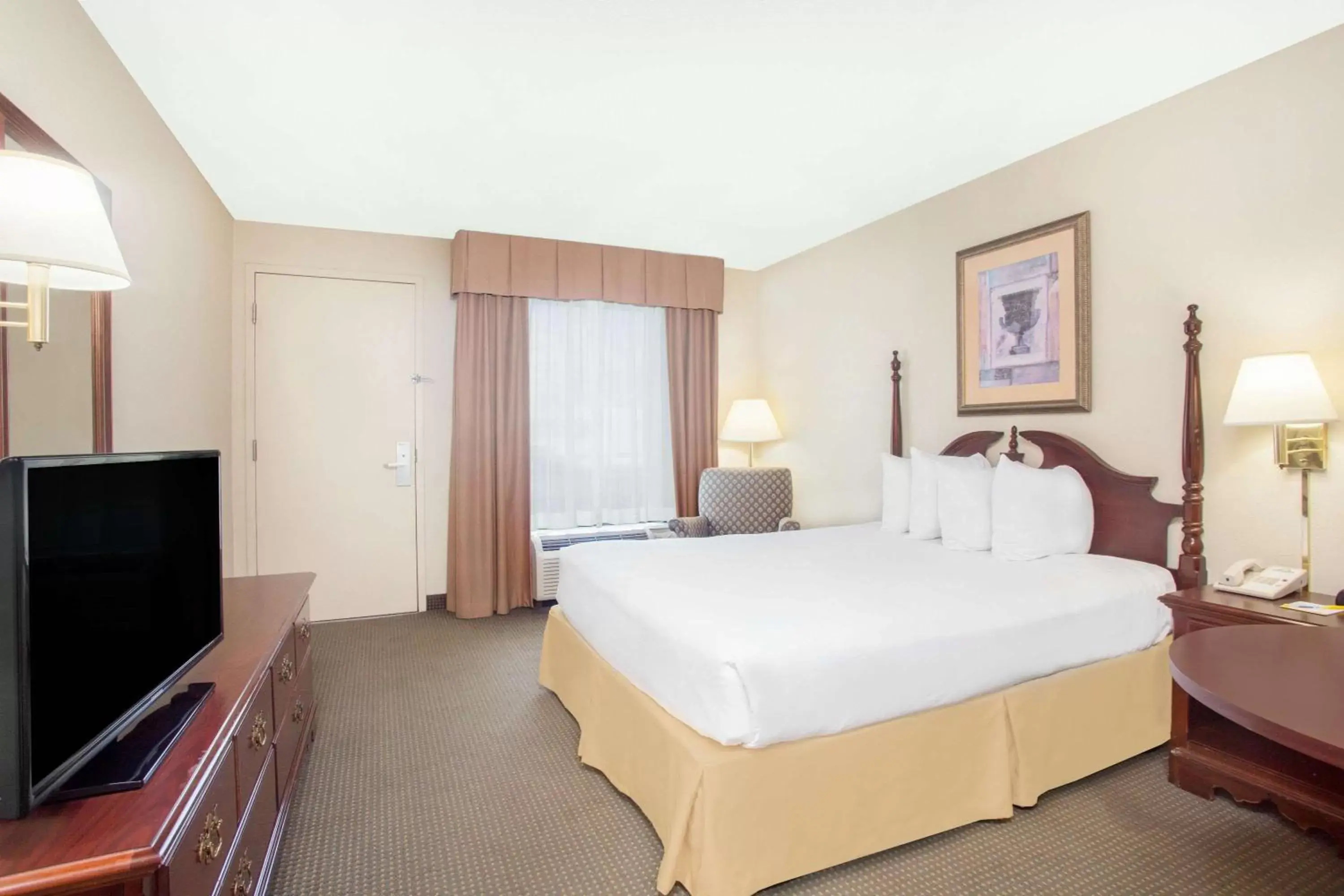 Photo of the whole room, Bed in Days Inn by Wyndham Metter