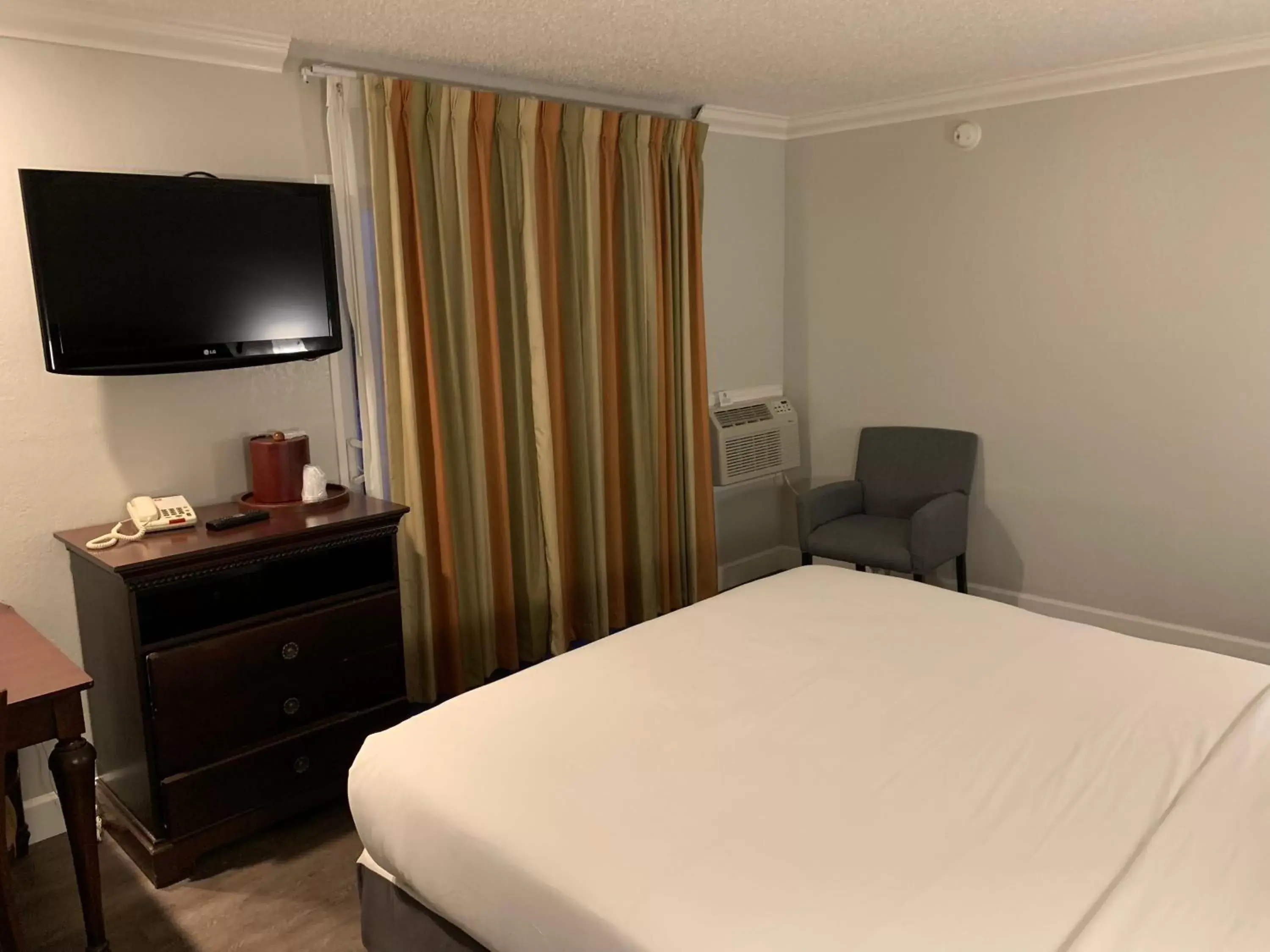 Bedroom, Bed in Stargazer Inn and Suites