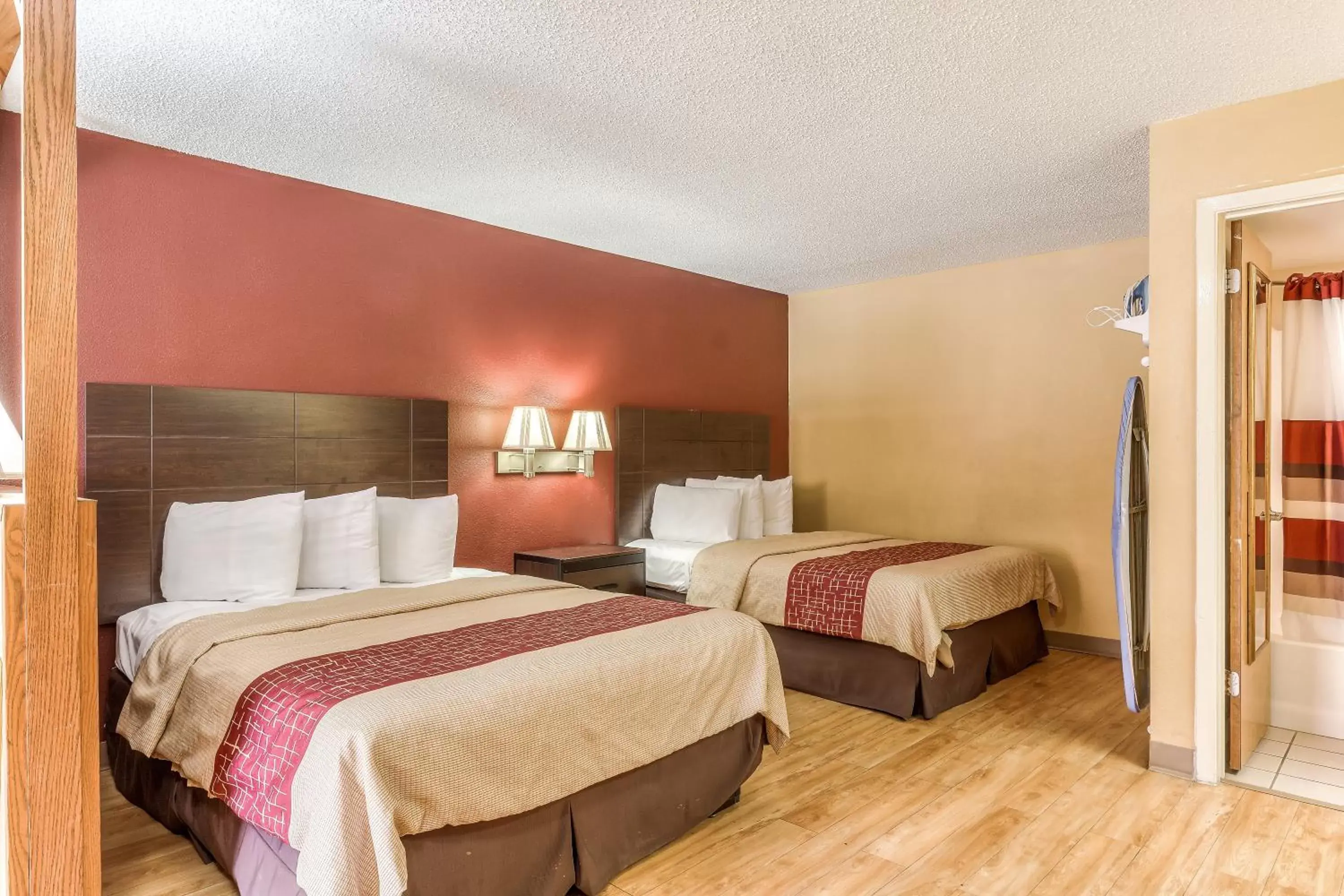 Photo of the whole room, Bed in Red Roof Inn Amarillo West