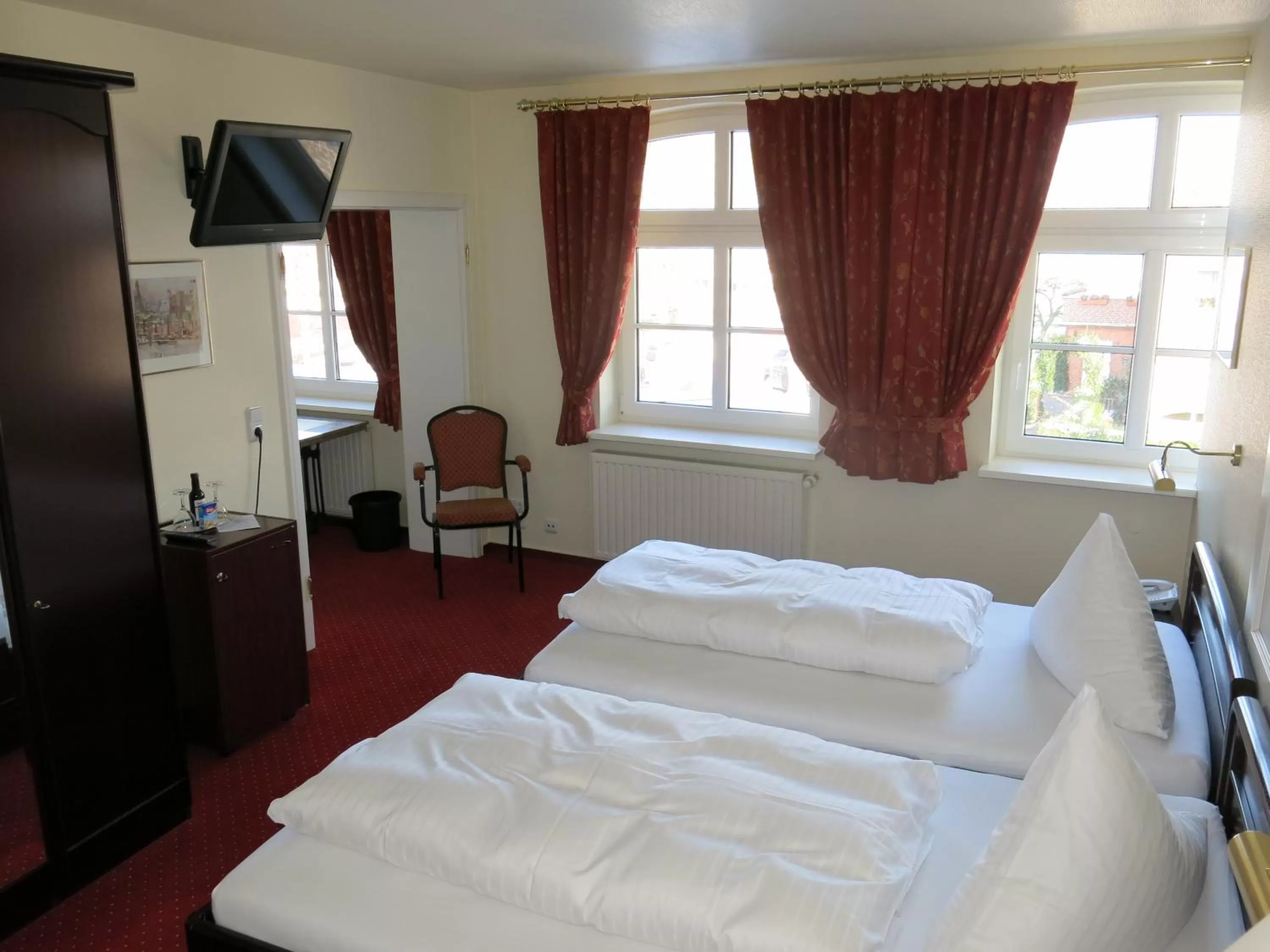 Photo of the whole room, Bed in Hotel Hafen Hitzacker - Elbe