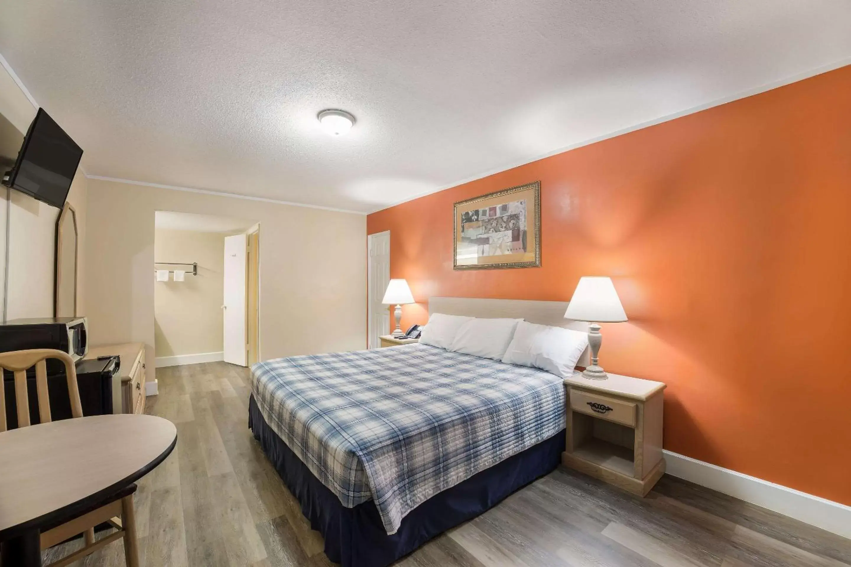 Photo of the whole room, Bed in Rodeway Inn Photo of the whole room, Bed in Rodeway Inn