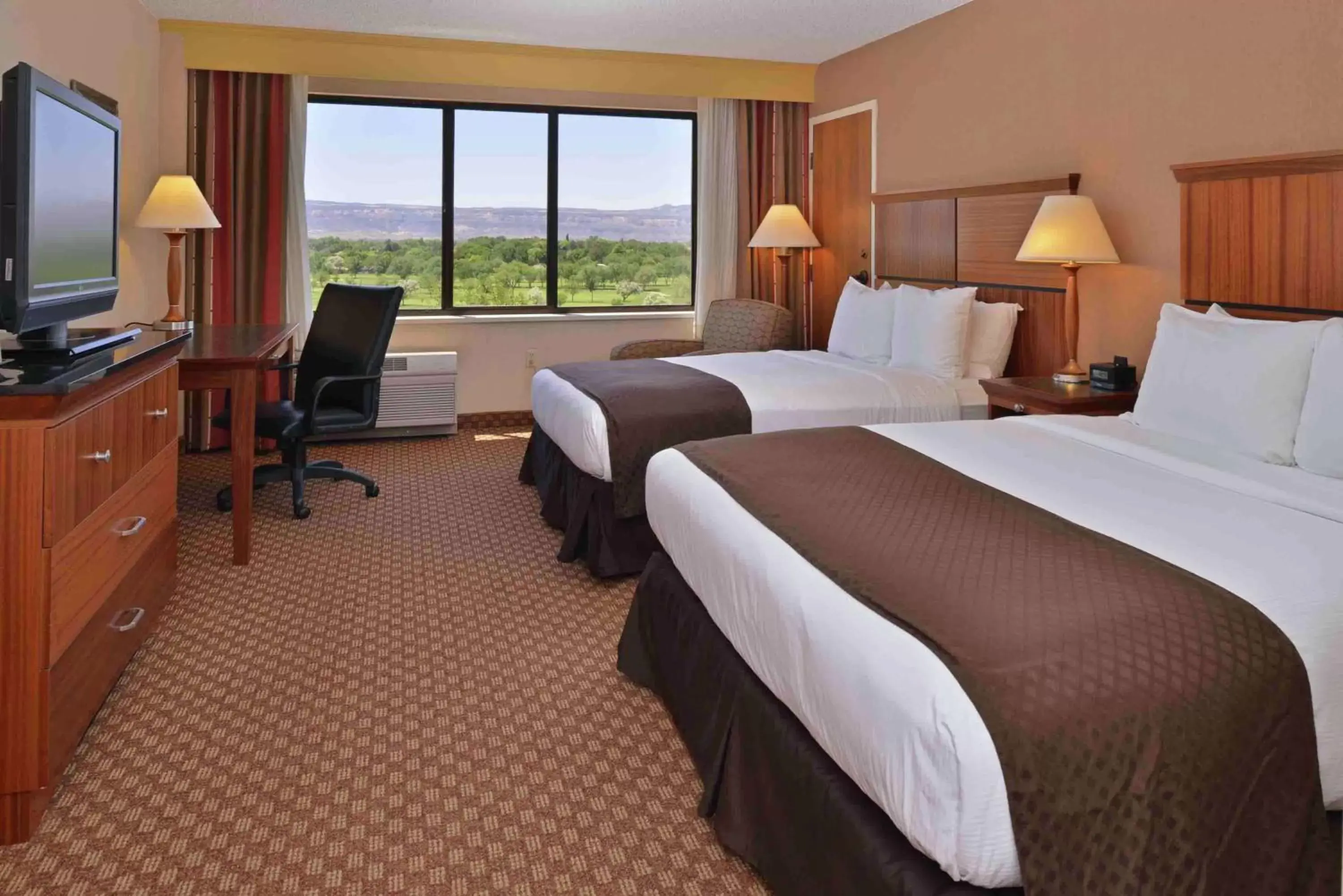 Bed in DoubleTree by Hilton Grand Junction