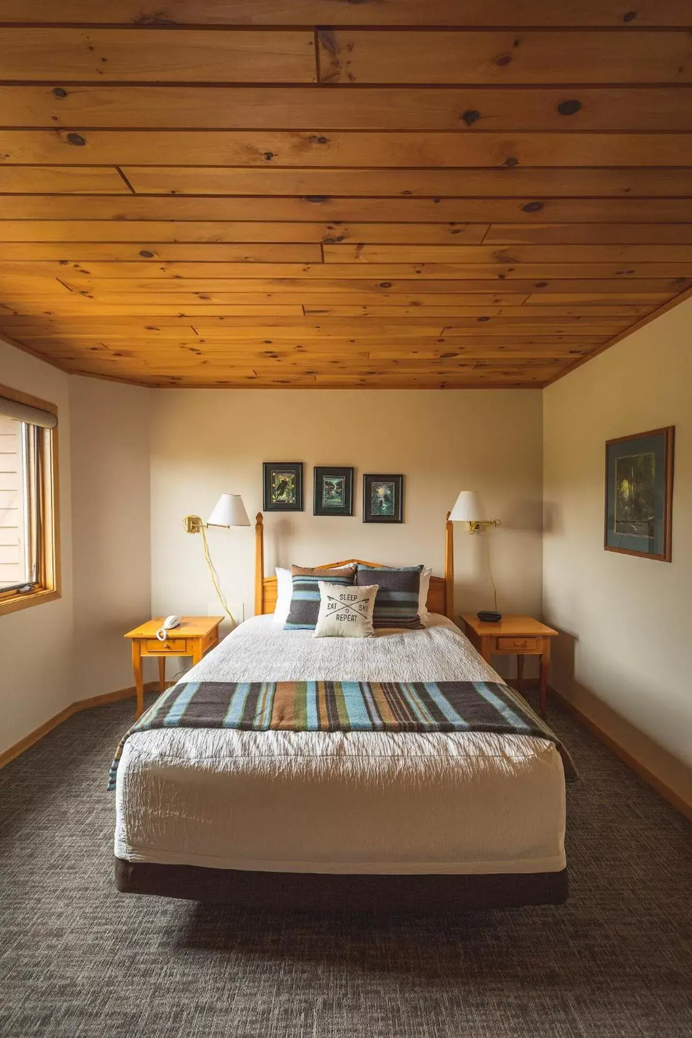 Bed in Caribou Highlands Lodge