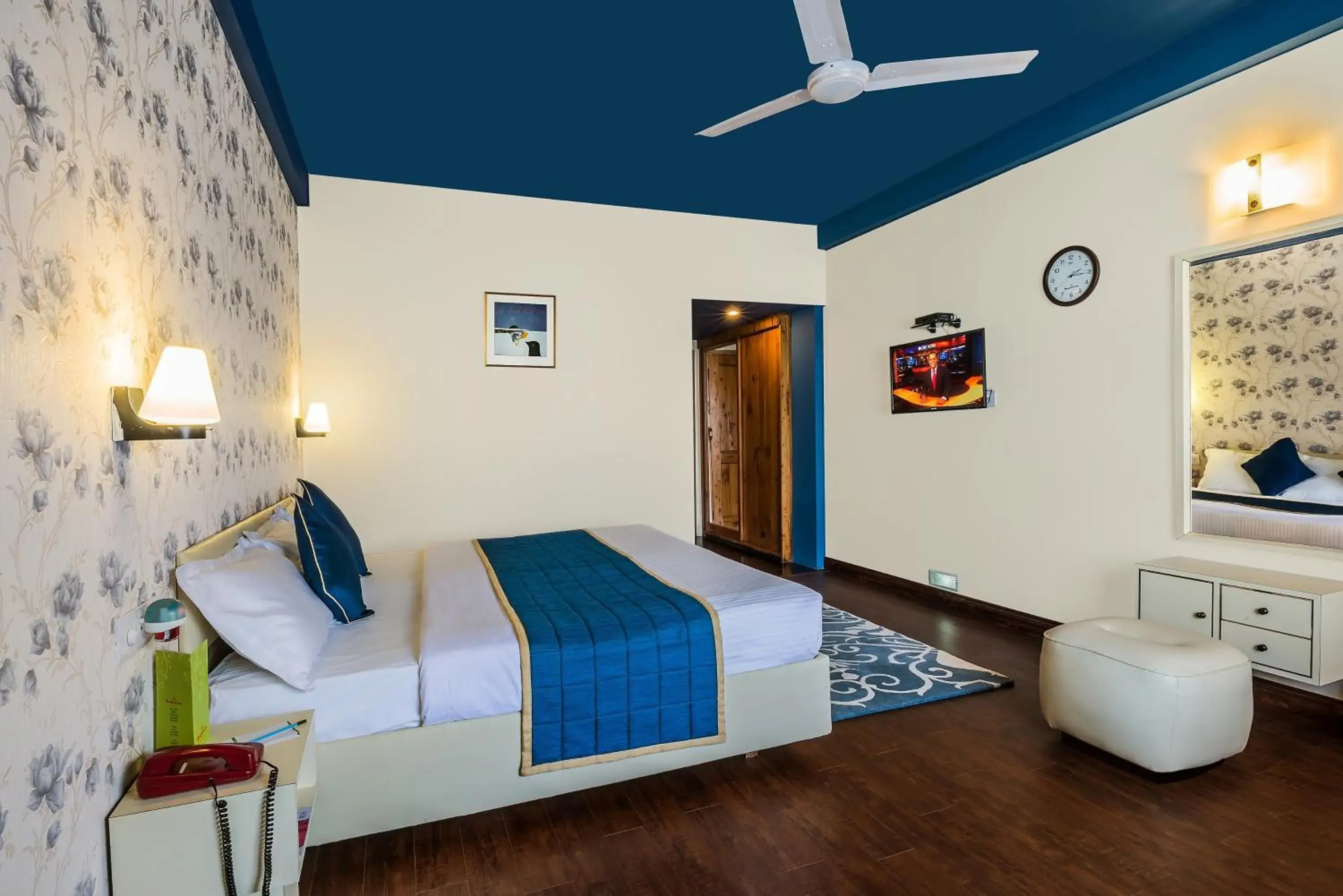 Deluxe Double Room in Honeymoon Inn - Manali