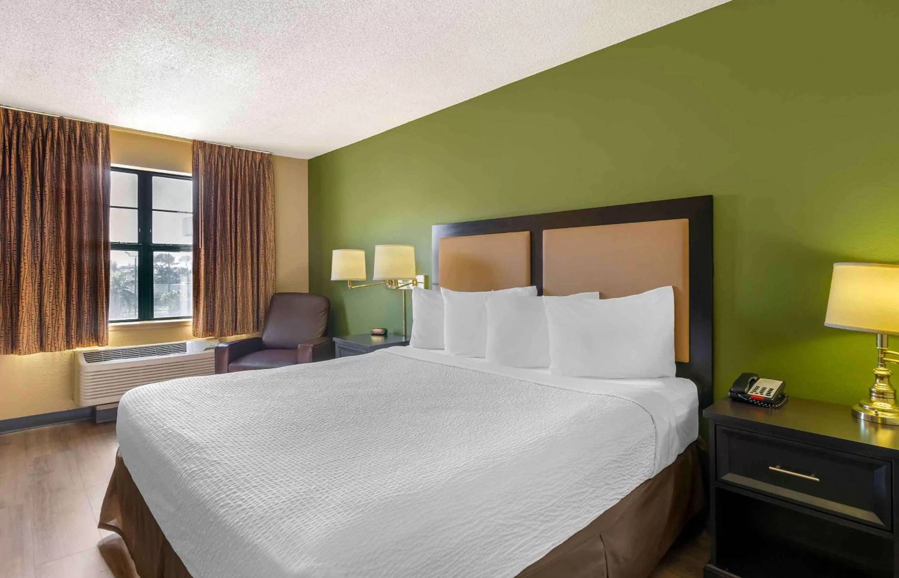 Bedroom, Bed in Extended Stay America Select Suites - Raleigh - RDU Airport