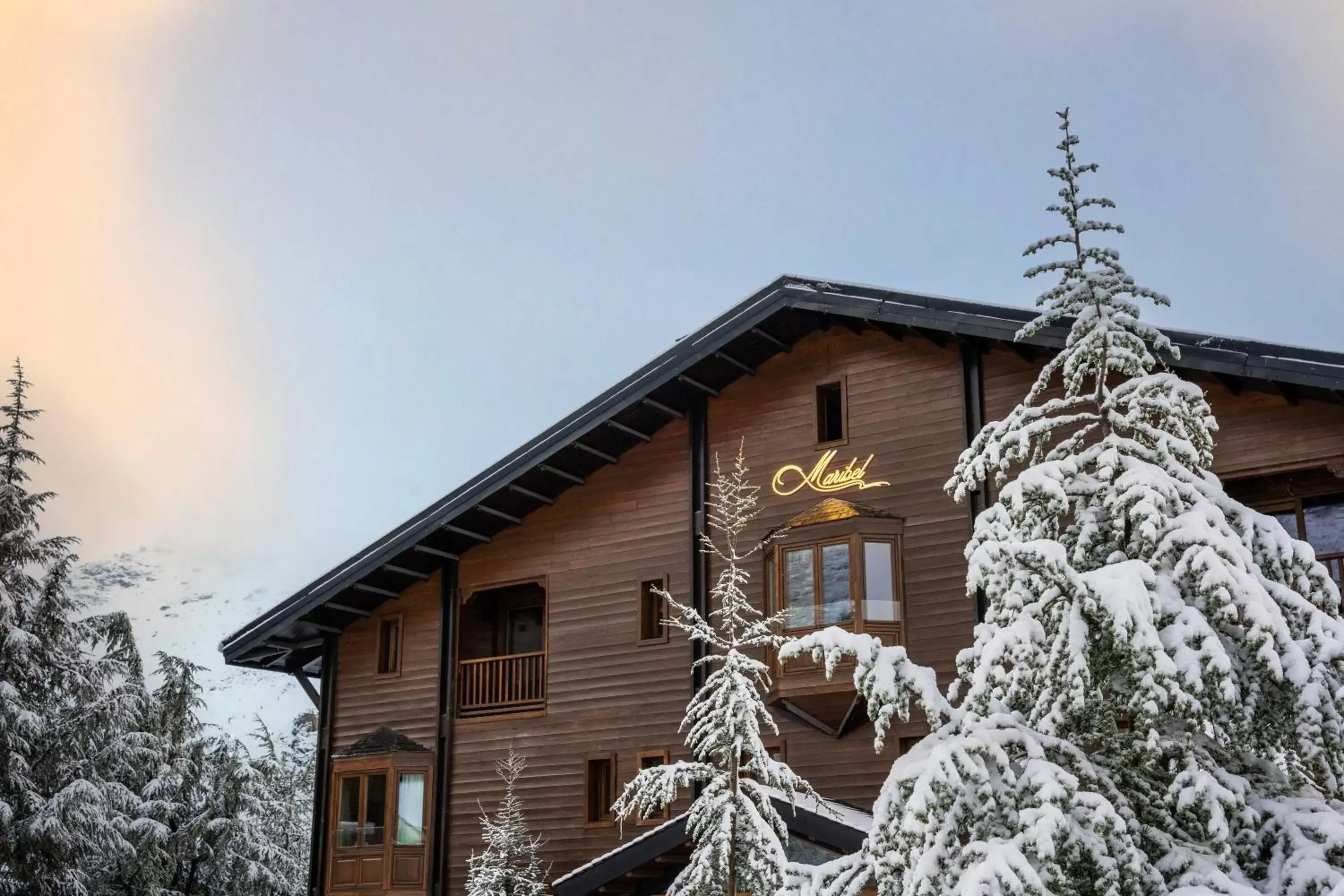 Facade/entrance, Winter in Hotel Maribel