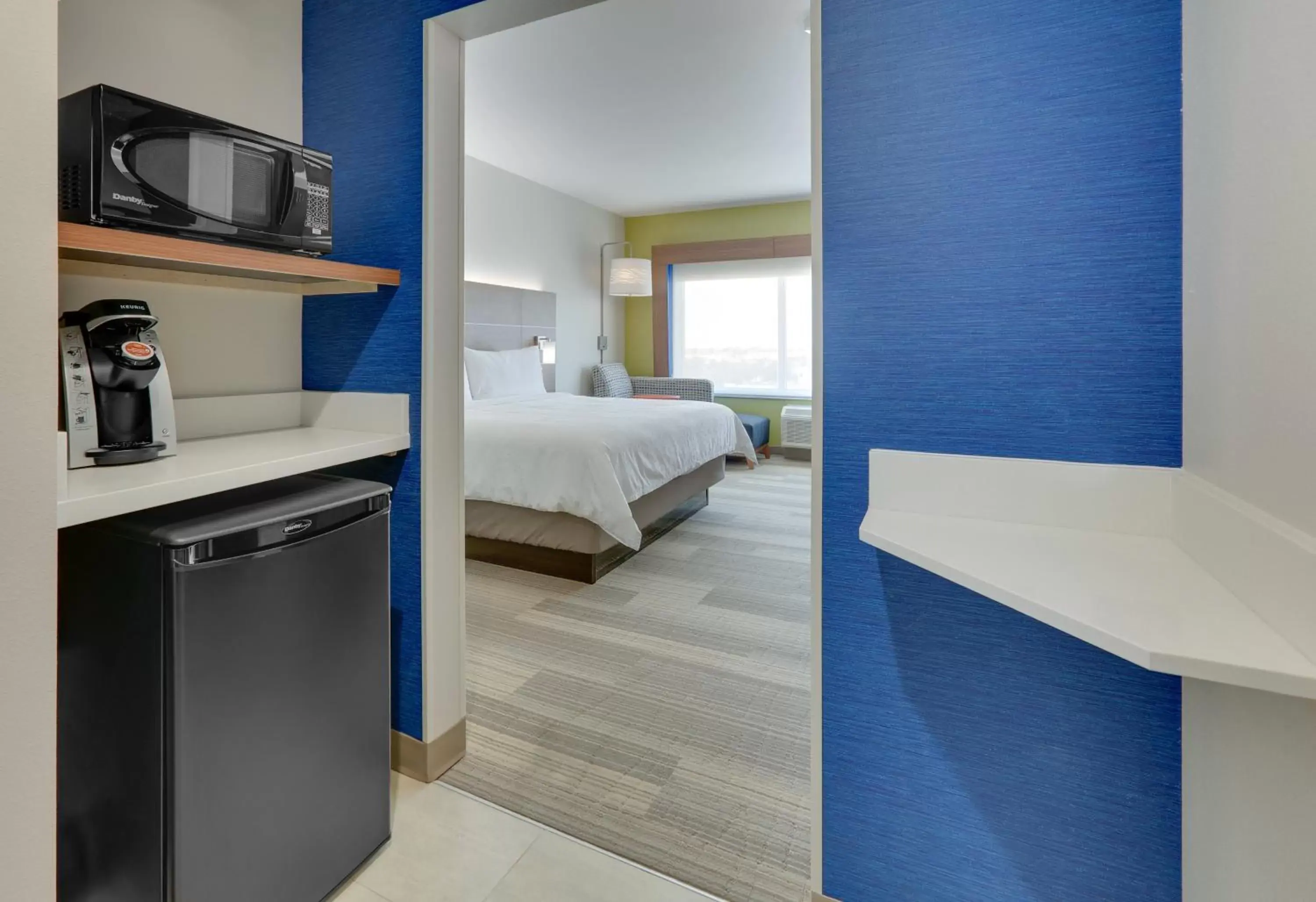 Bedroom in Holiday Inn Express & Suites - Dallas NW HWY - Love Field, an IHG Hotel