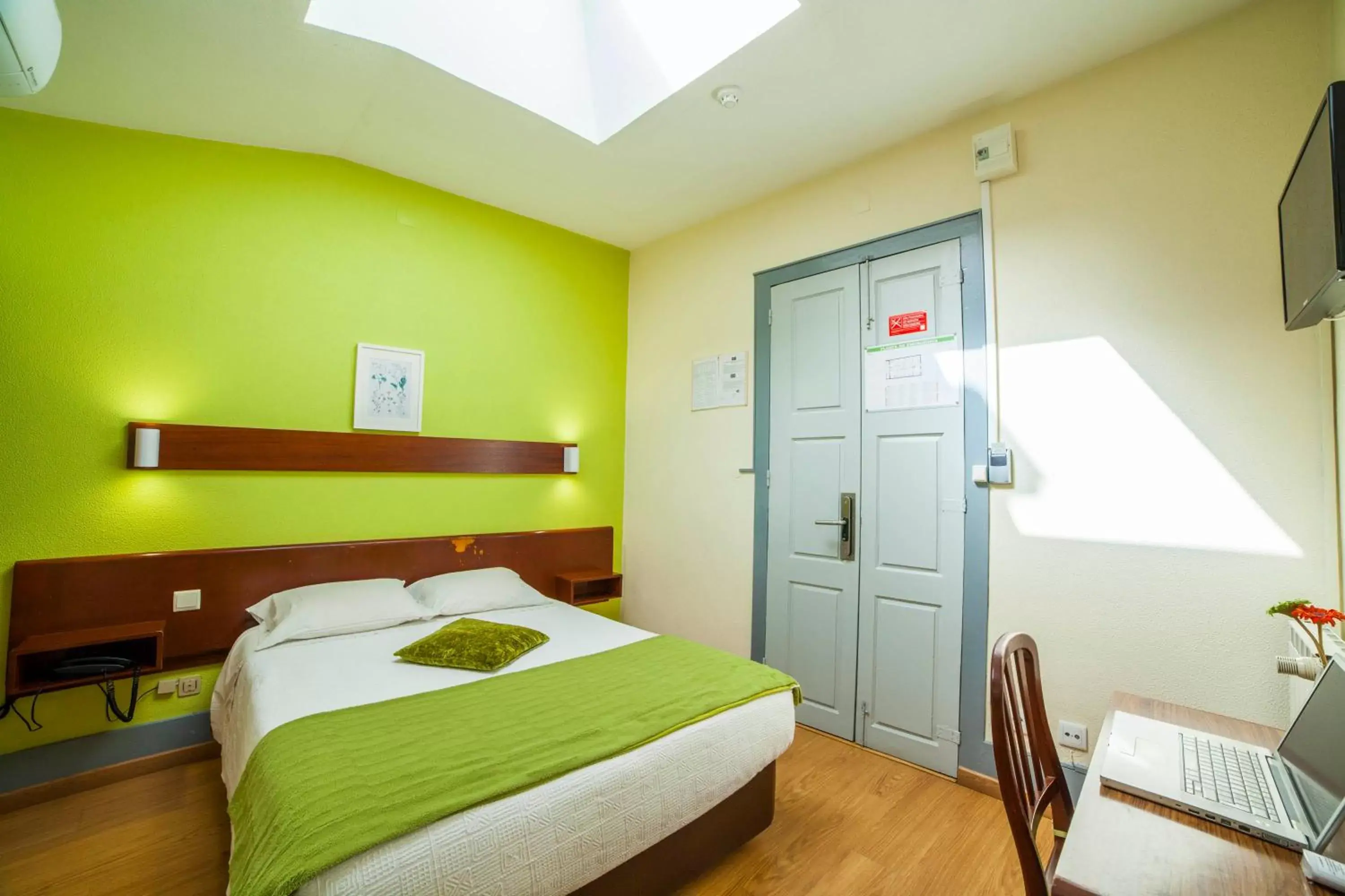 Bed in Hotel Estoril Porto