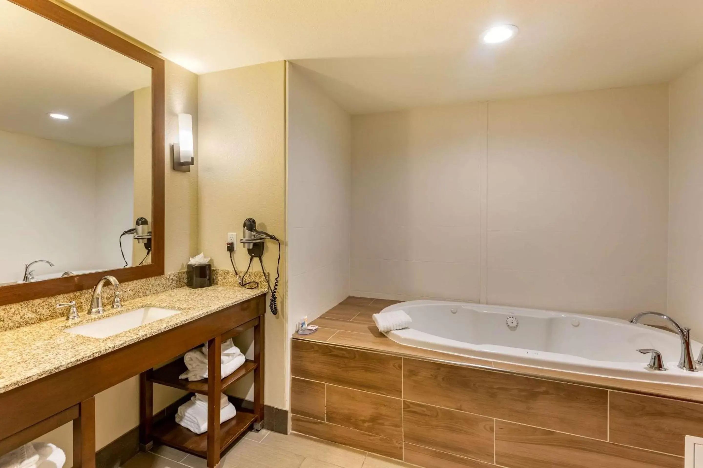 Photo of the whole room, Bathroom in Comfort Suites Near Denver Downtown