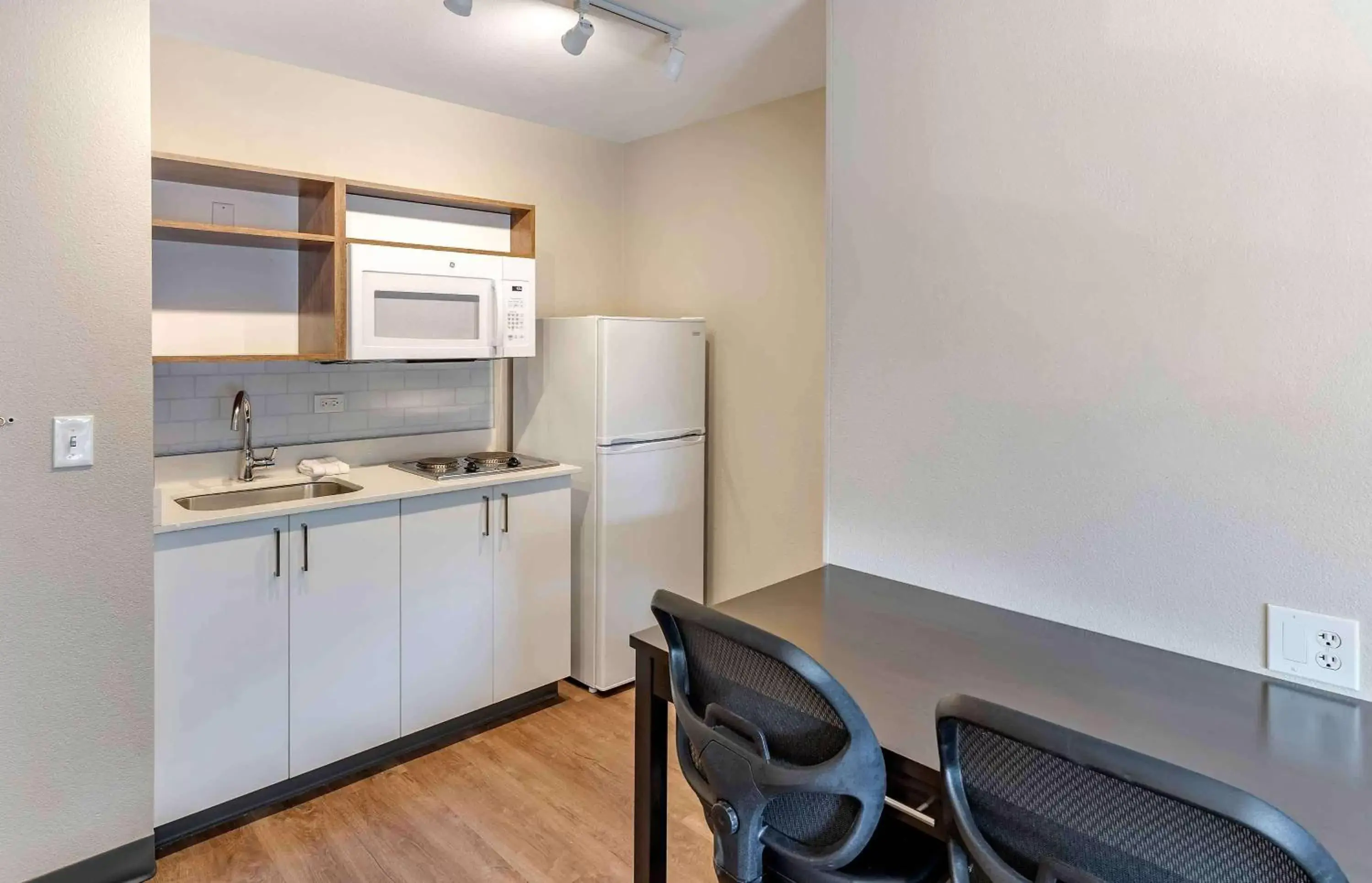 Bedroom, Kitchen/Kitchenette in Extended Stay America Premier Suites - San Jose - Airport