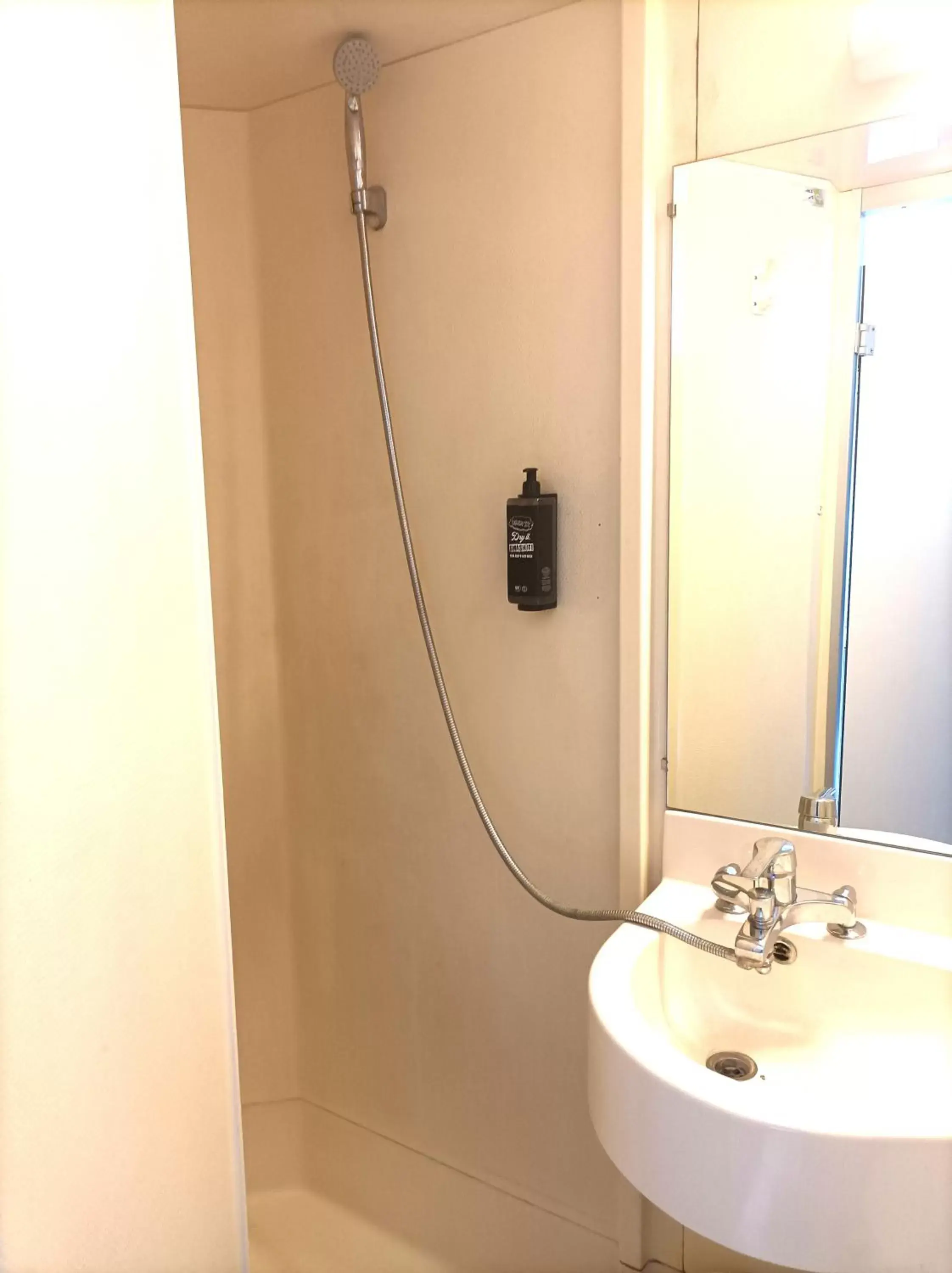 Shower, Bathroom in Cit'hotel Design Booking Evry Saint-Germain-lès-Corbeil Sénart