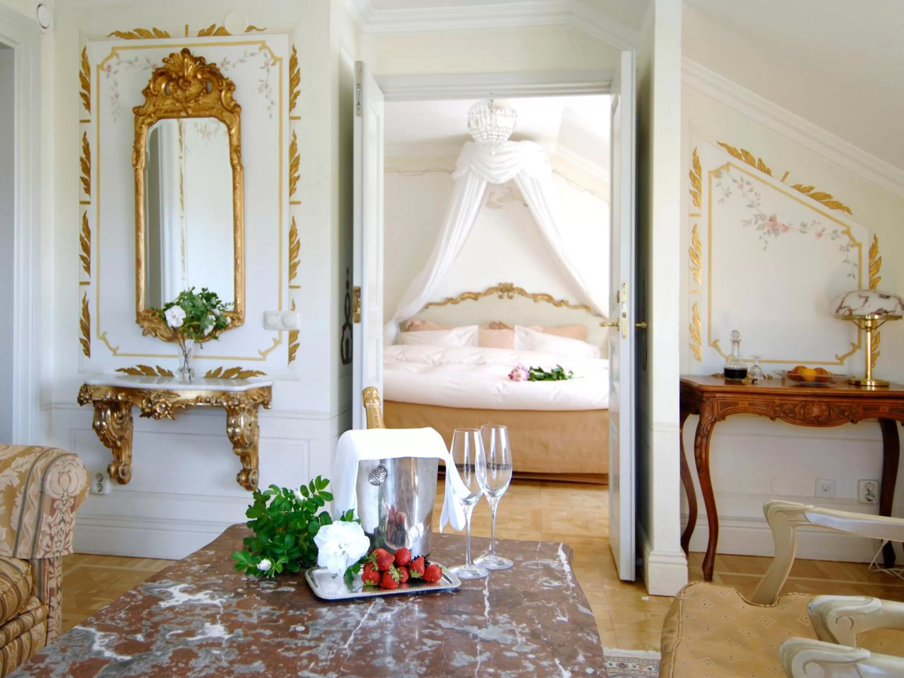 Bathroom, Bed in Gripsholms Värdshus