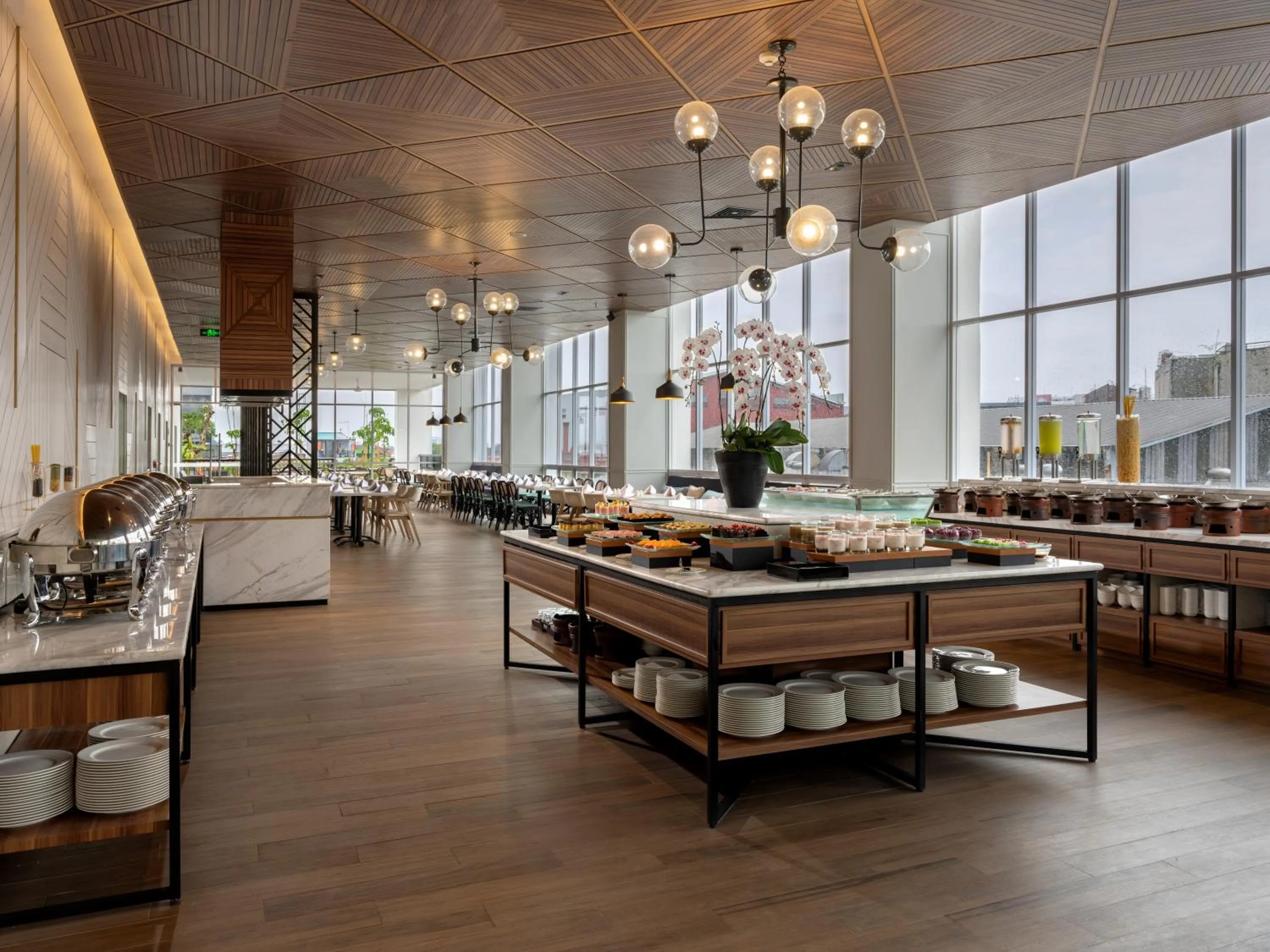 Restaurant/places to eat in Hotel Santika Pasir Koja Bandung