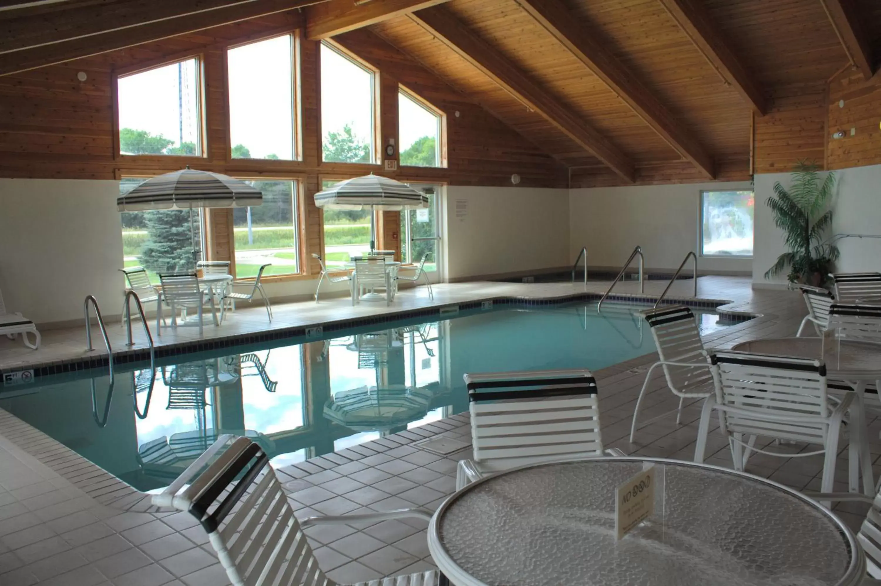 Swimming Pool in America's Best Inn - Annandale