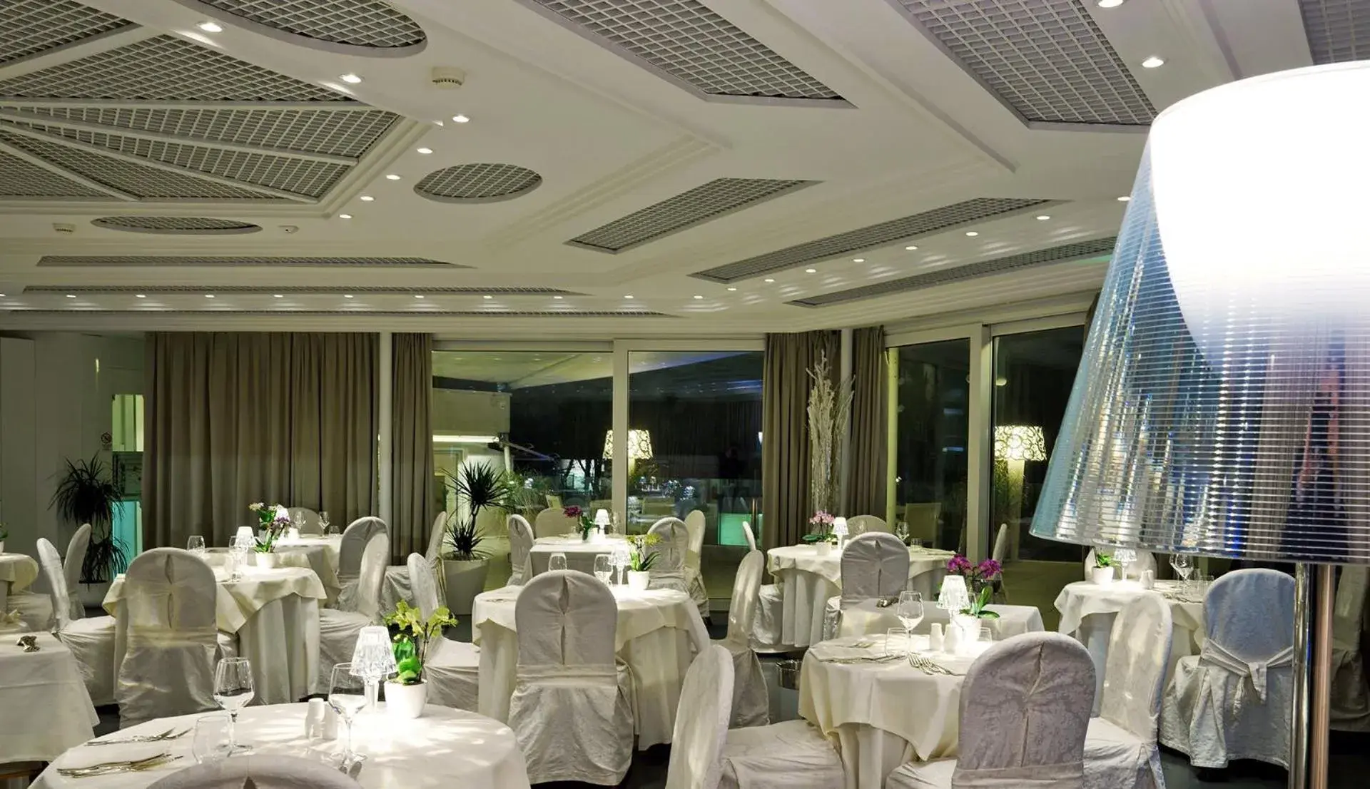 Restaurant/places to eat, Banquet Facilities in Hotel Atlantic