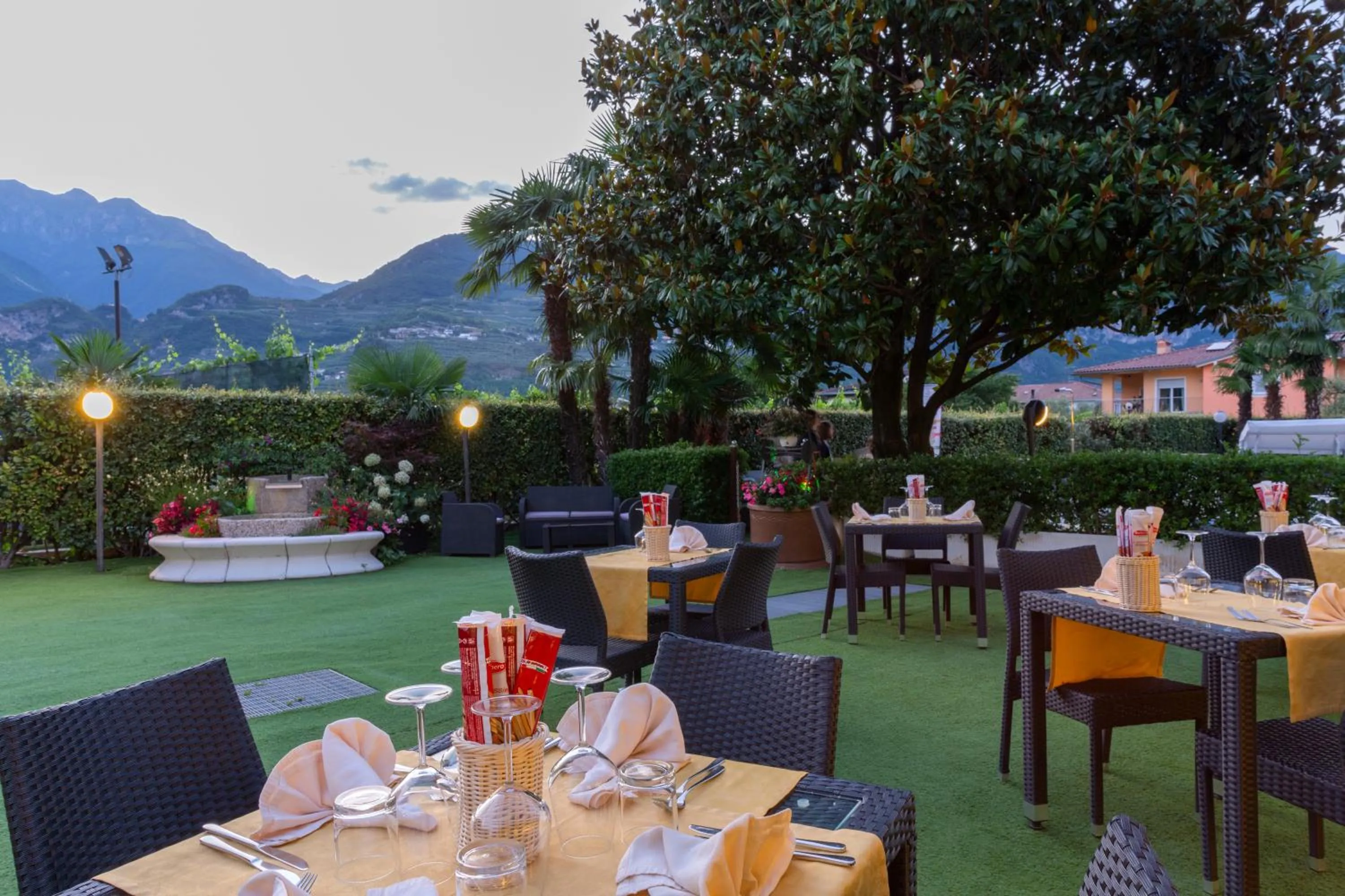 Restaurant/places to eat in Hotel Campagnola