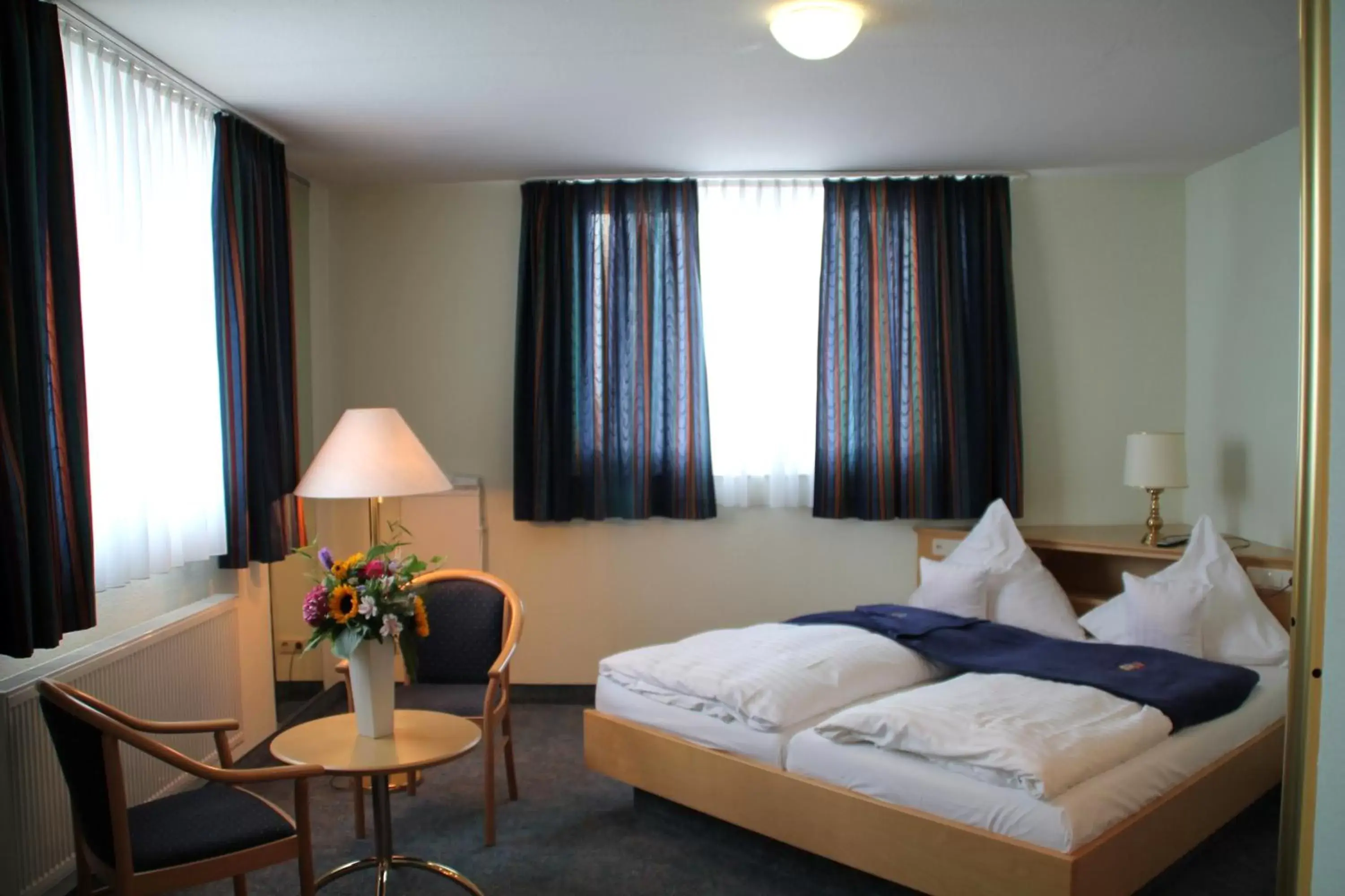 Photo of the whole room, Bed in Trip Inn Hotel Zum Riesen Hanau