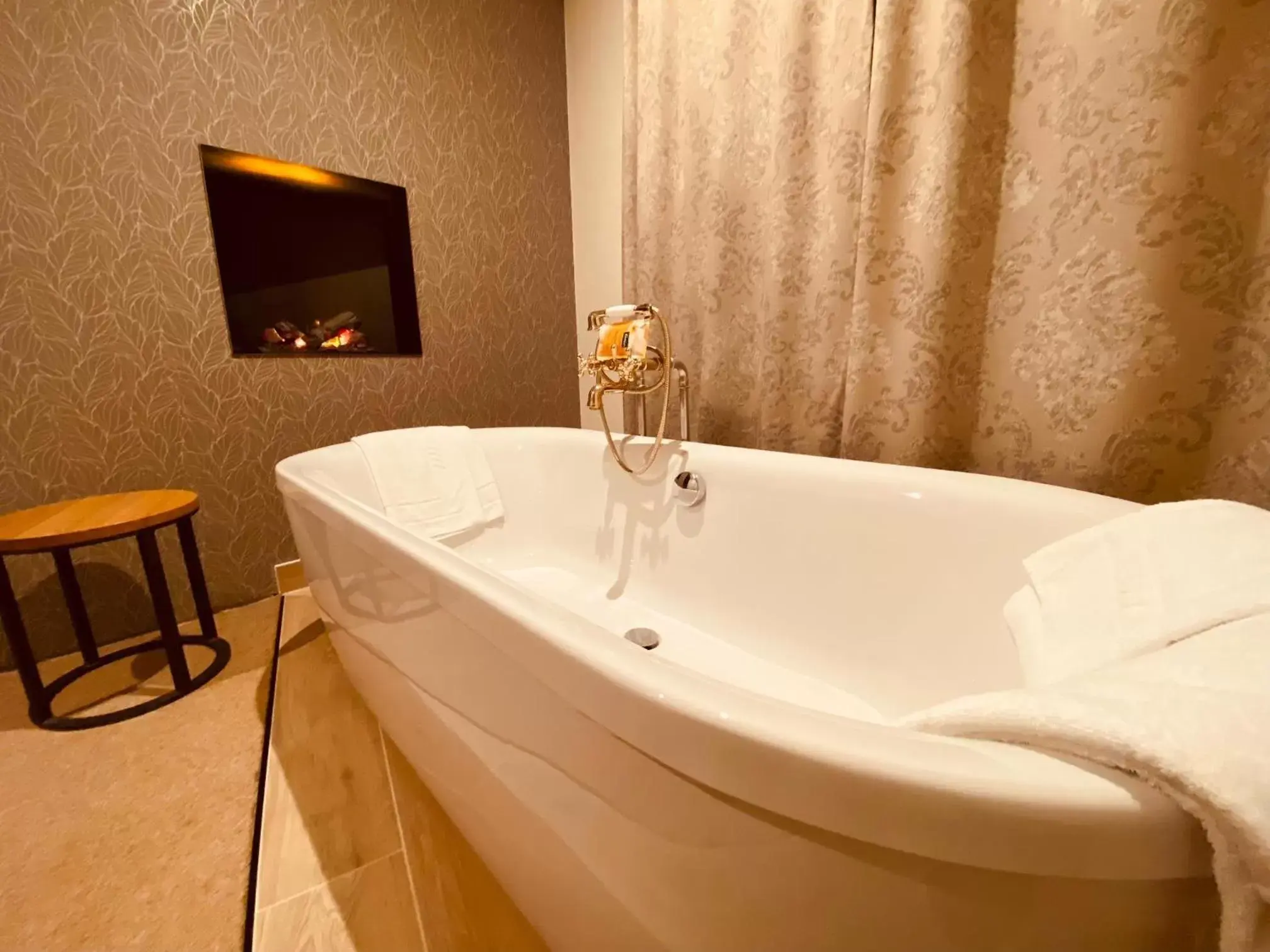 Bath, Bathroom in Hotel Hartl's Lindenmühle