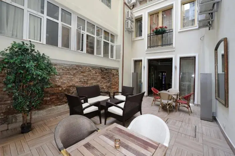 Restaurant/places to eat, Patio/Outdoor Area in Collage Taksim Hotel