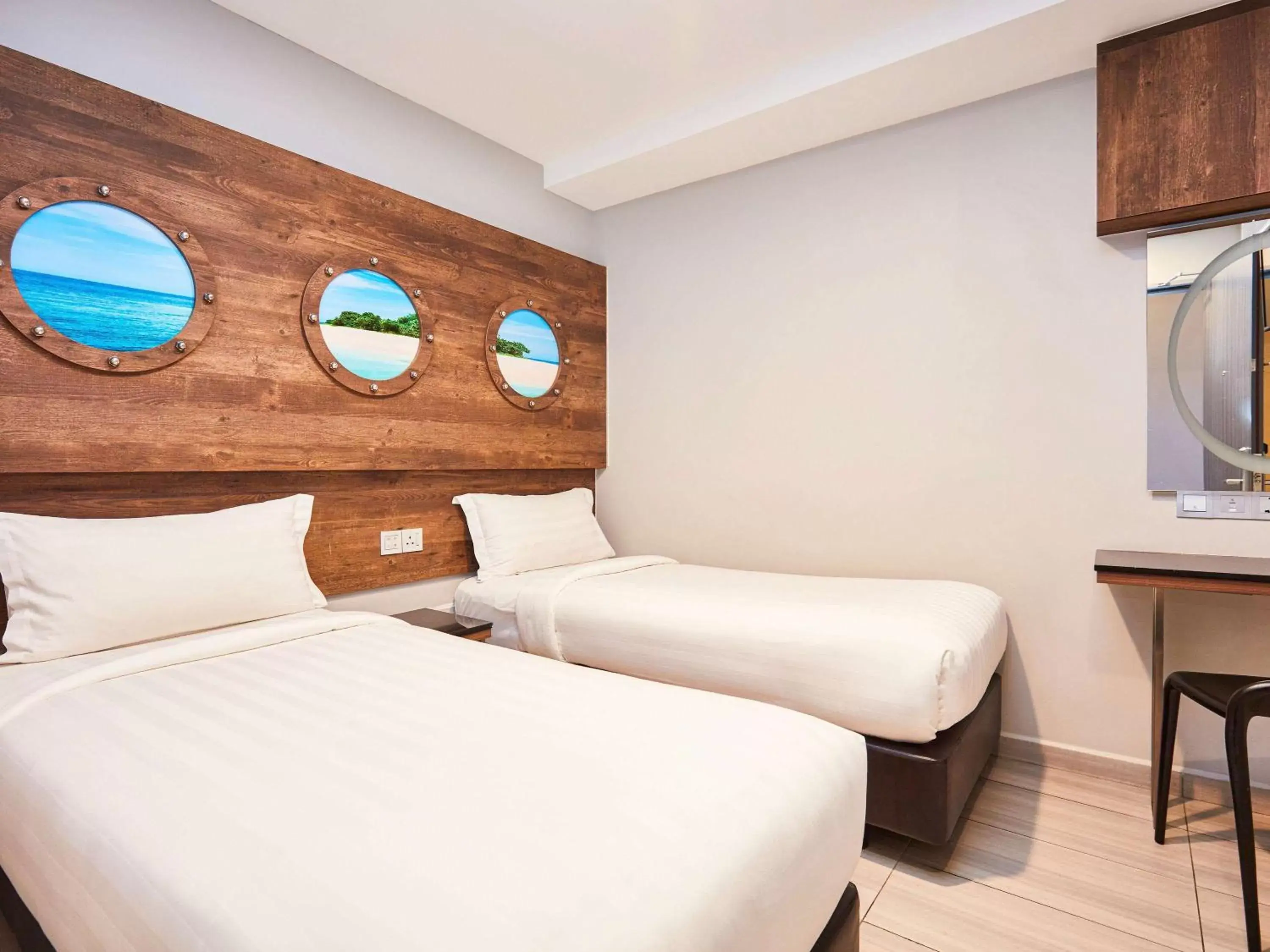 Bedroom, Bed in ibis budget Singapore Selegie