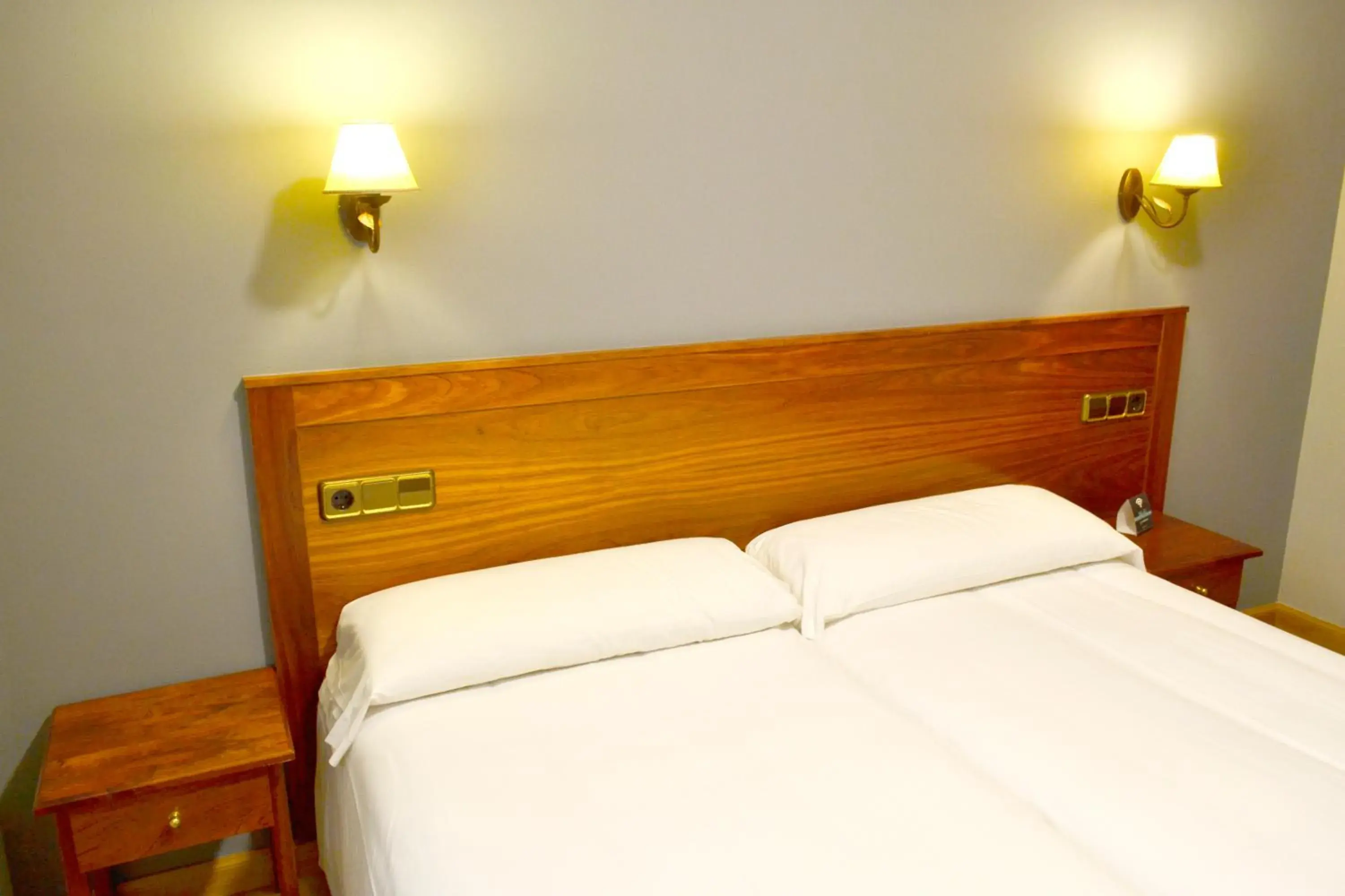 Photo of the whole room, Bed in Hotel Los Templarios