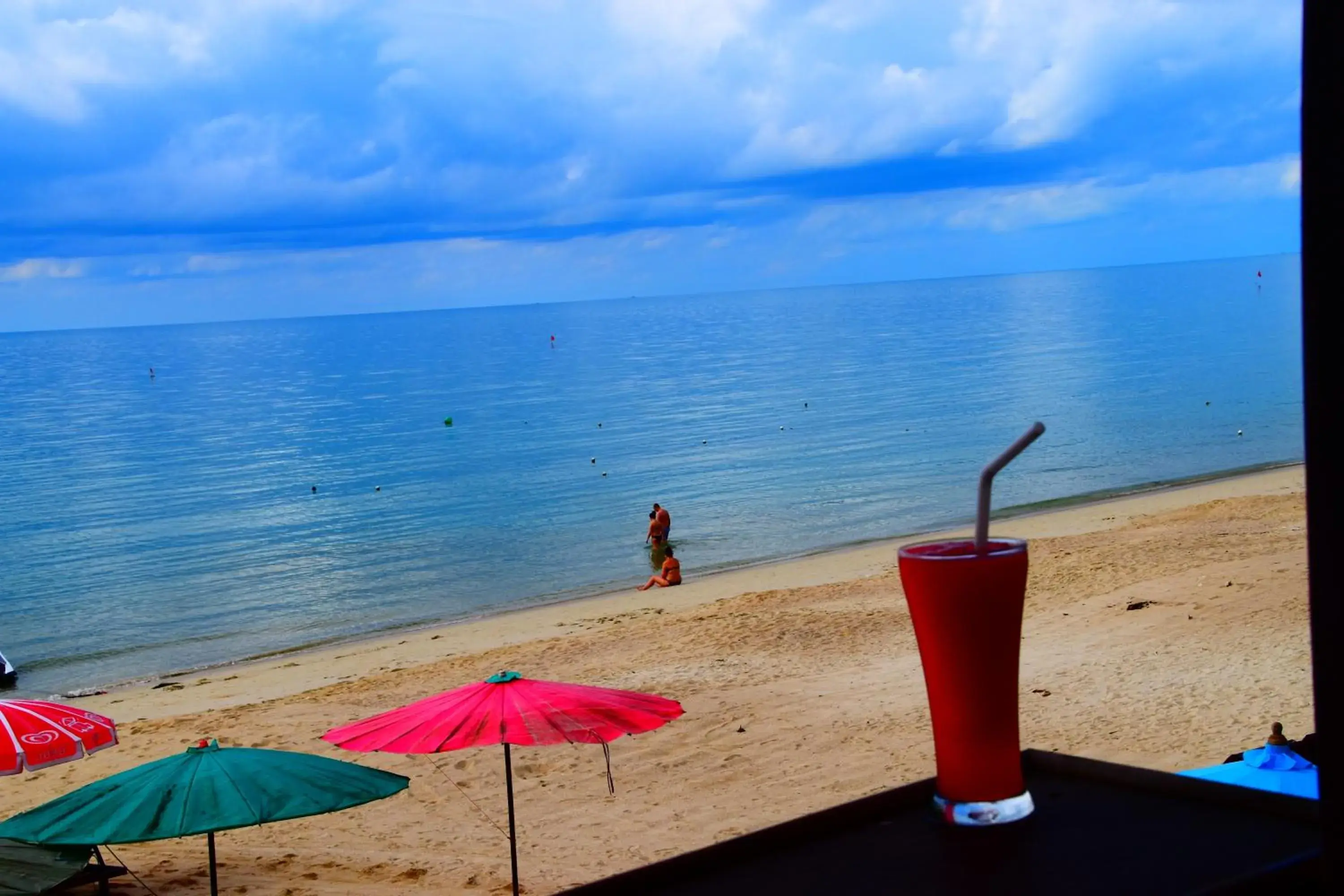 Restaurant/places to eat, Beach in Magic Resort