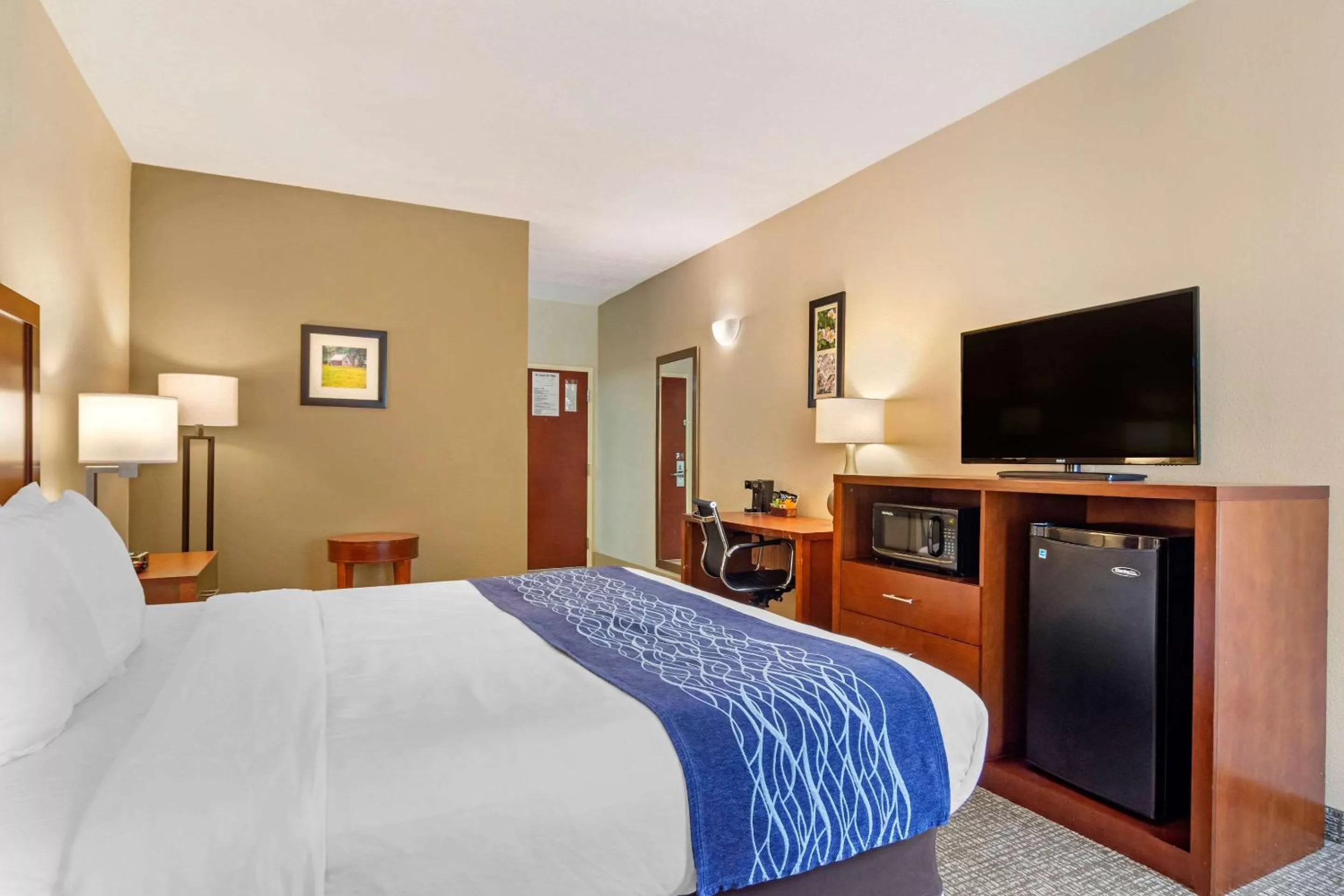 Photo of the whole room, Bed in Comfort Inn Douglasville - Atlanta West