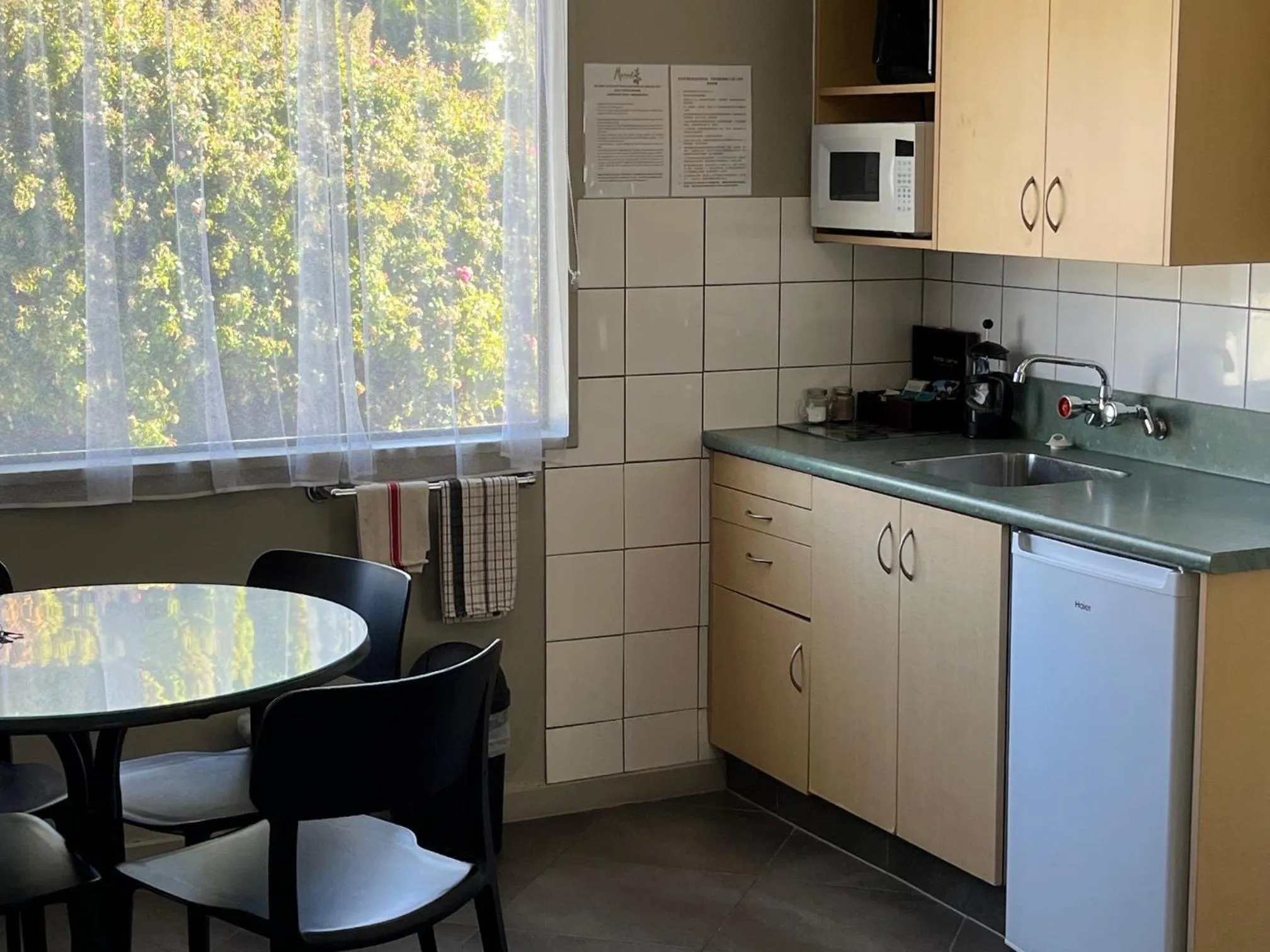 Coffee/tea facilities in Manuka Crescent Motel