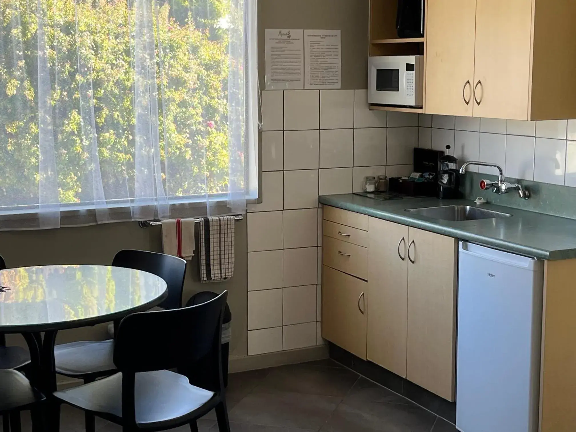 Kitchen/Kitchenette in Manuka Crescent Motel