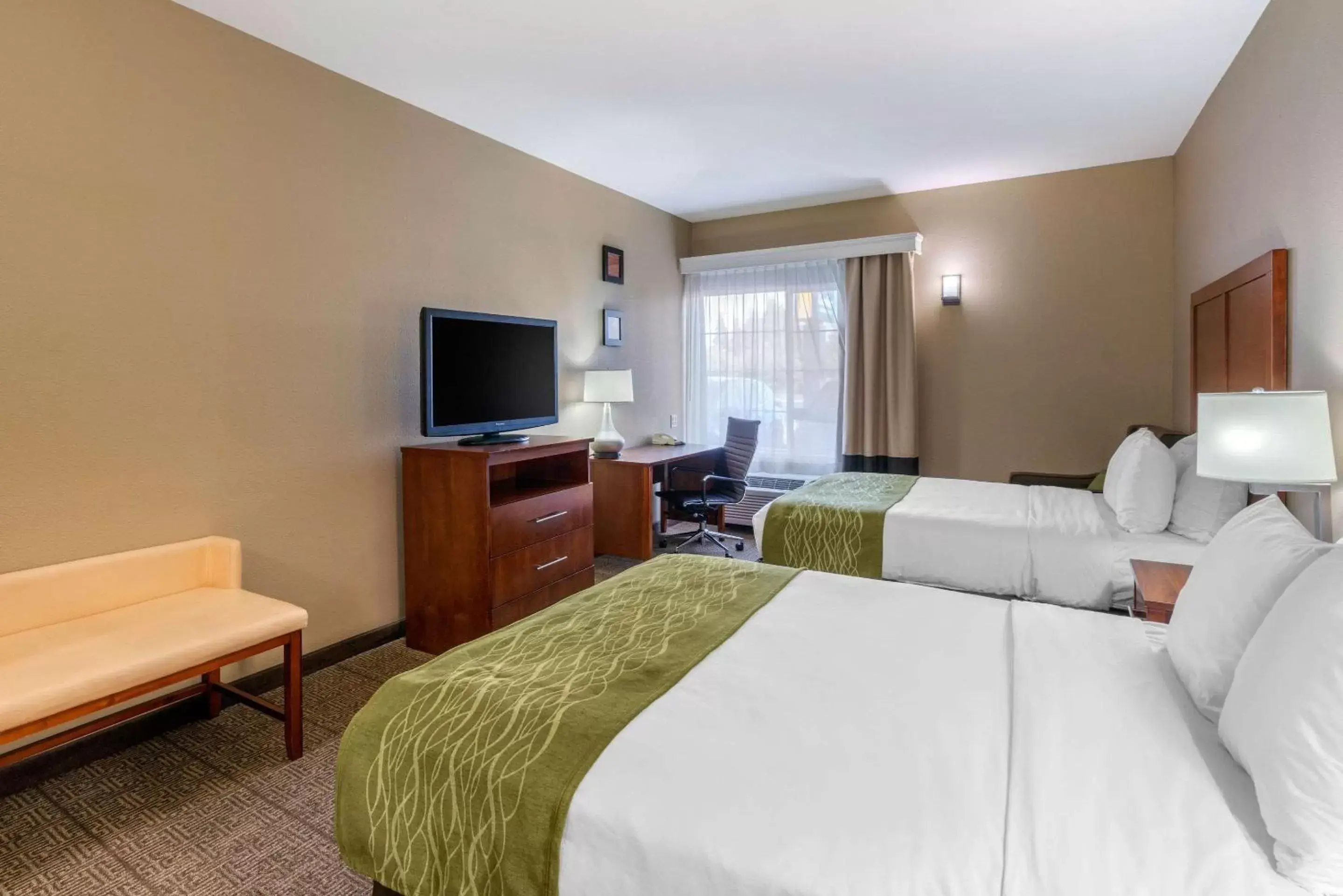 Photo of the whole room in Comfort Inn & Suites Sacramento – University Area