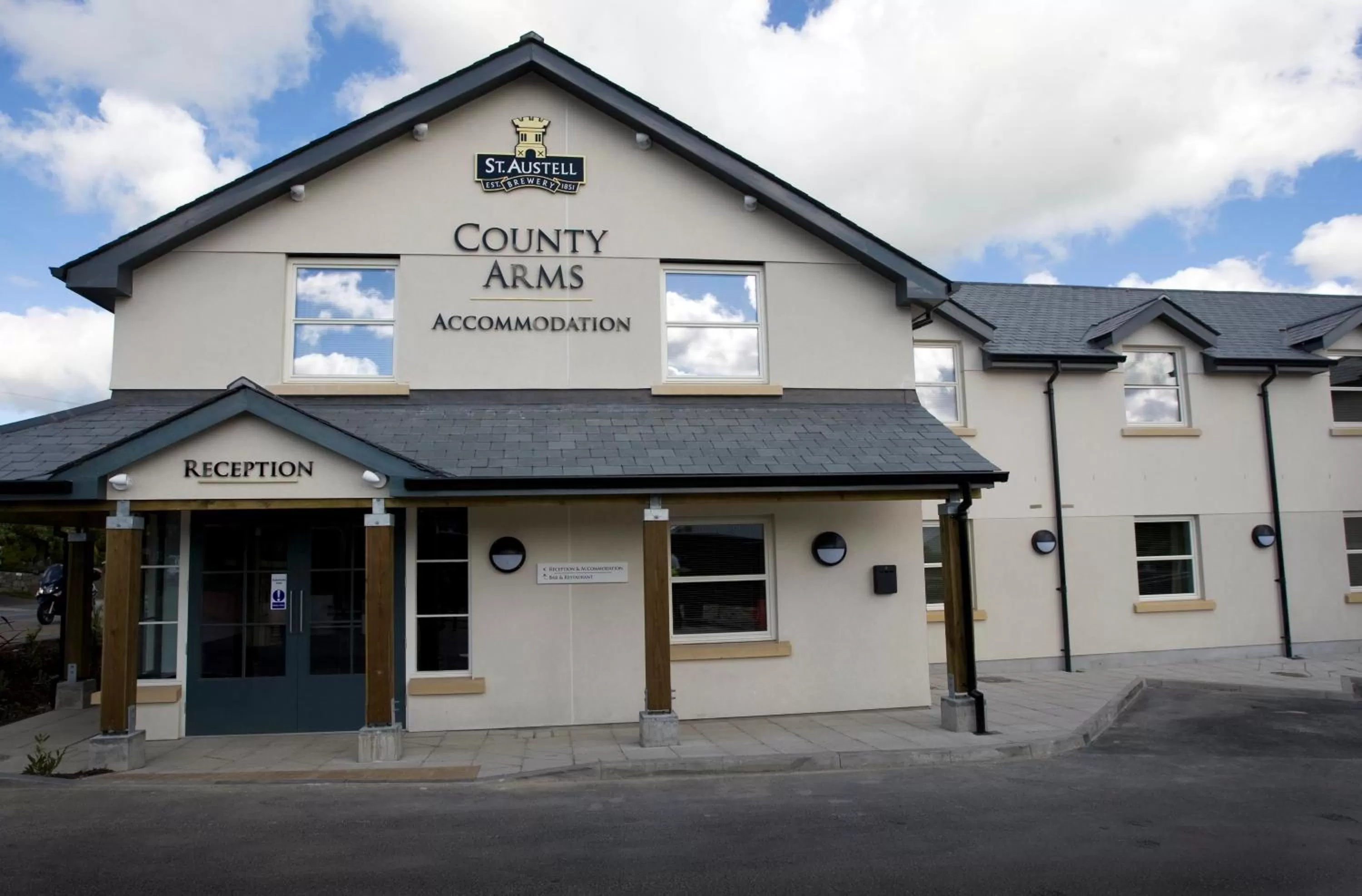 Facade/entrance in County Arms