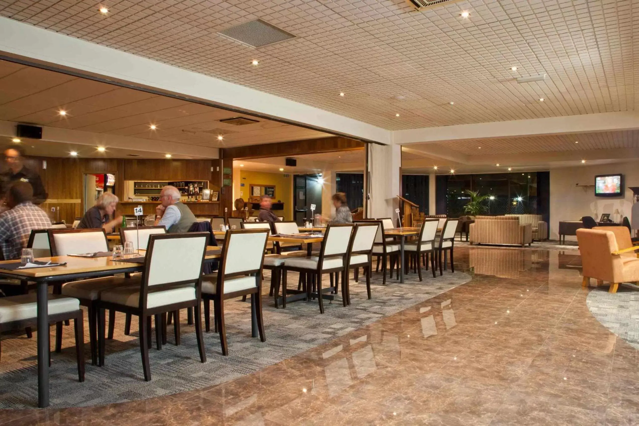 Restaurant/Places to Eat in Auckland Airport Kiwi Hotel