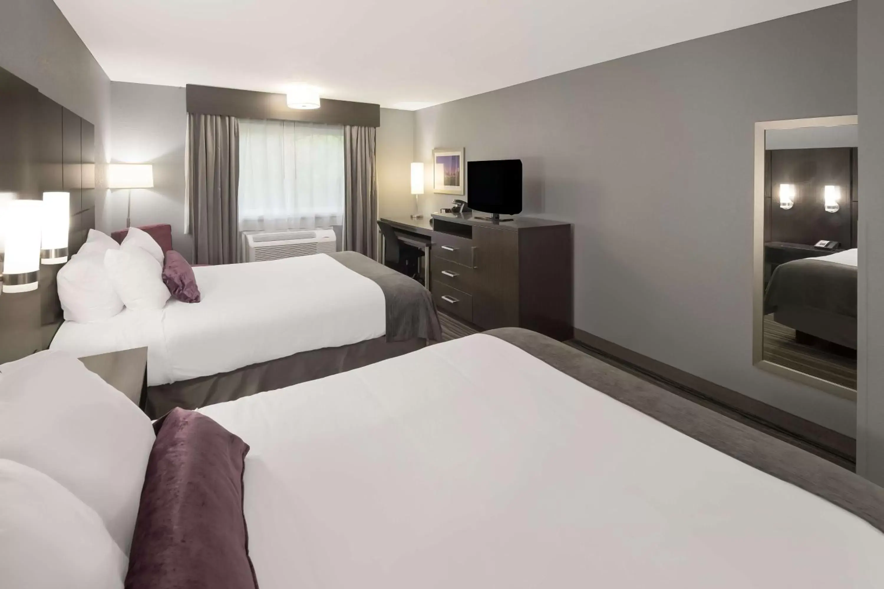 Bedroom, Bed in Best Western Riverside Inn