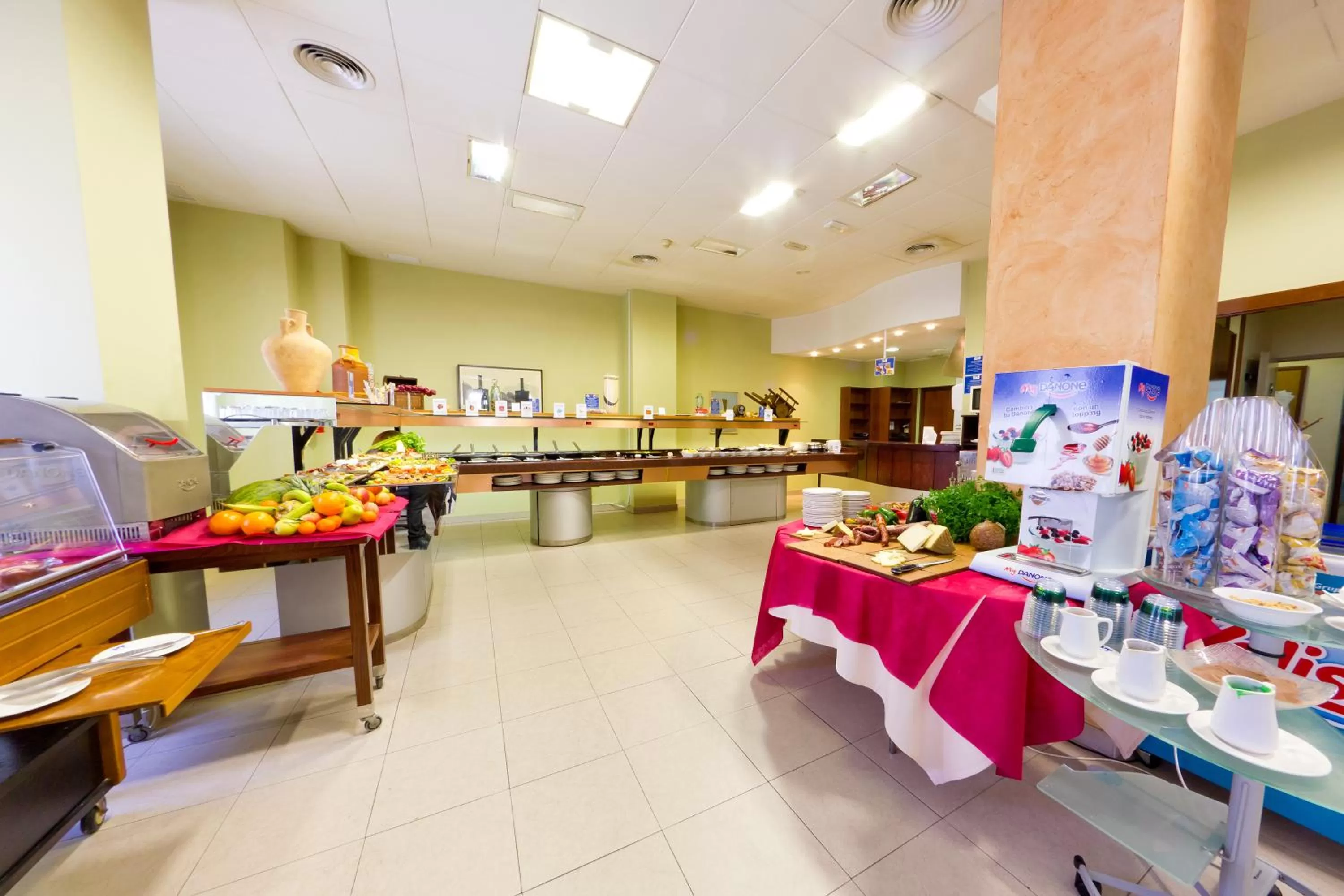 Restaurant/places to eat in Hotel Traíña