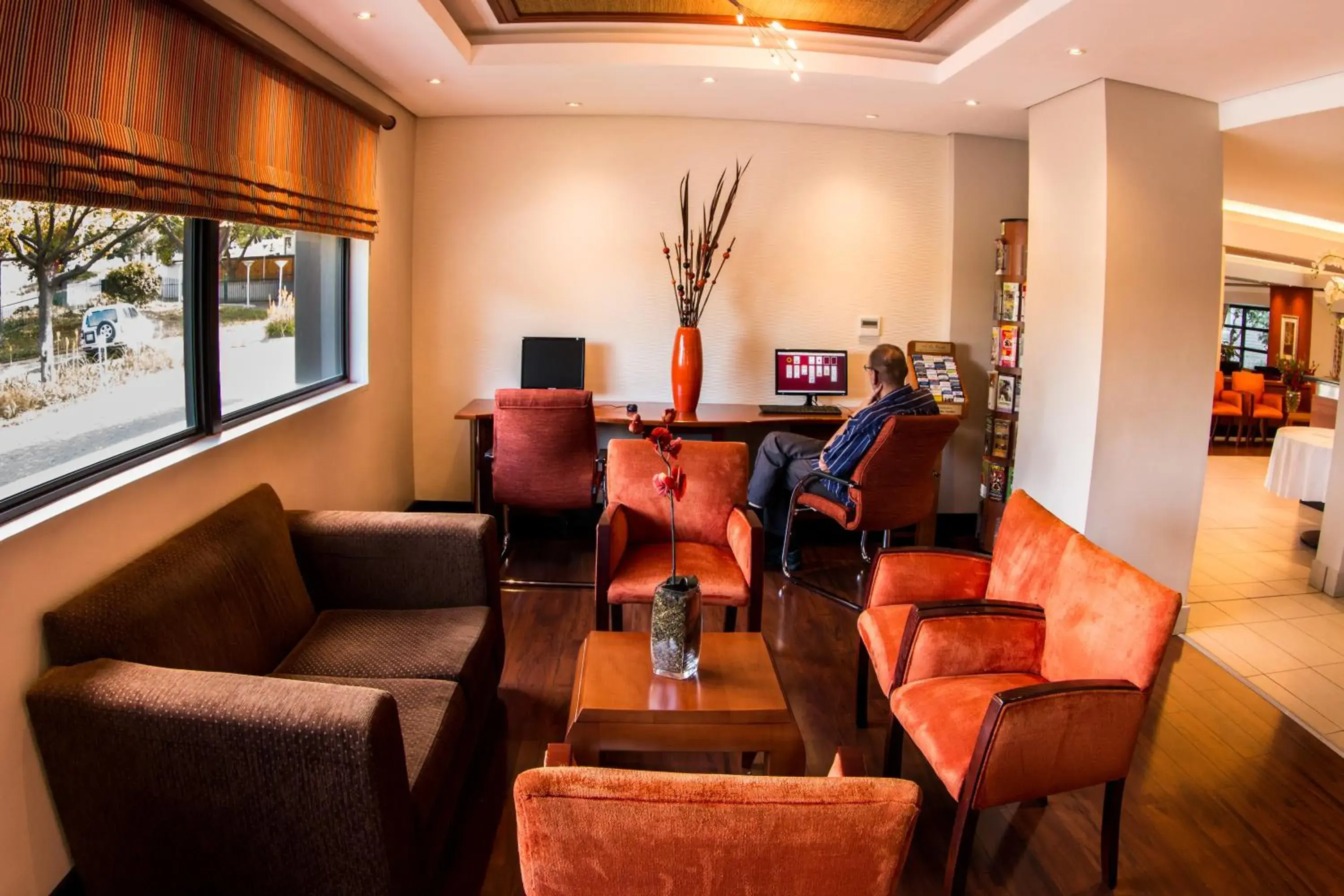 Lounge or bar, Seating Area in City Lodge Hotel Sandton, Katherine Street