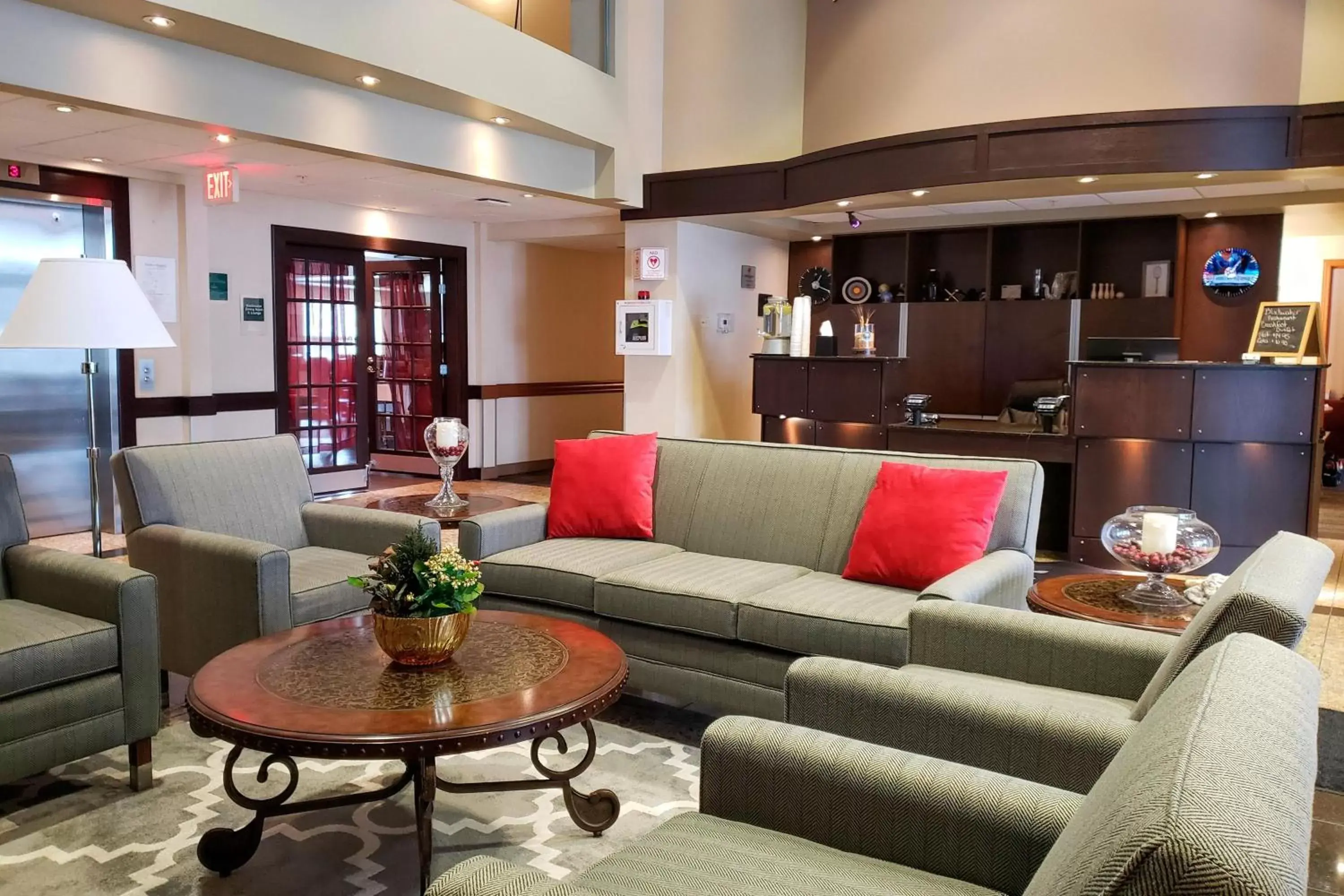 Lobby or reception, Lounge/Bar in Four Points by Sheraton Prince George
