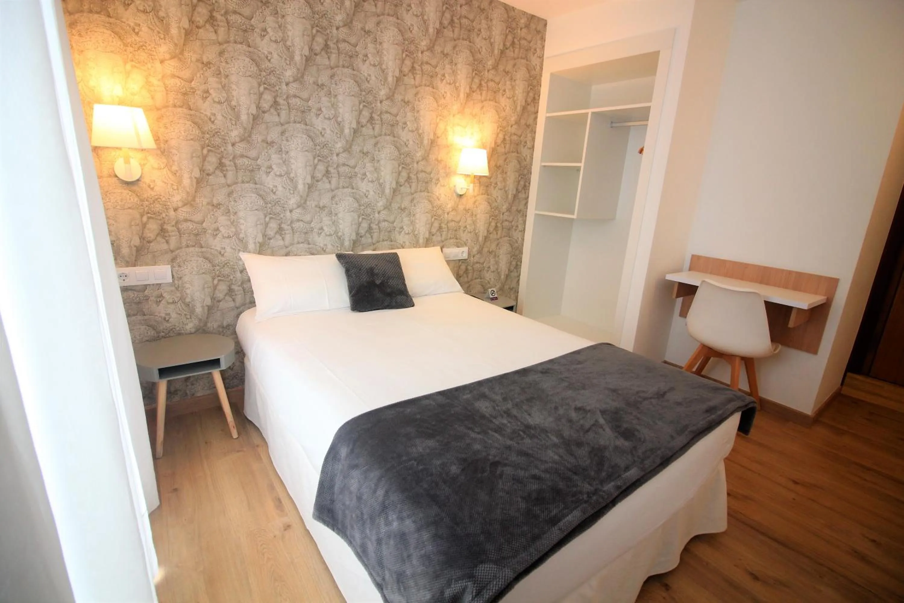 Photo of the whole room, Bed in Hotel Vilagarcia