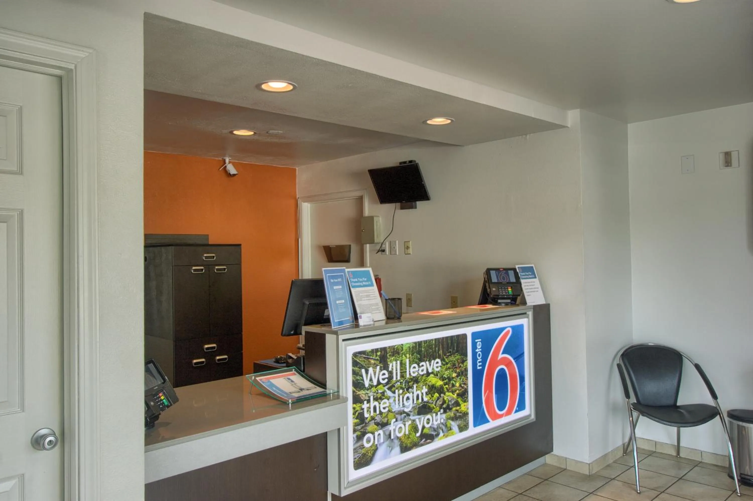 Lobby or reception in Motel 6-Everett, WA - North
