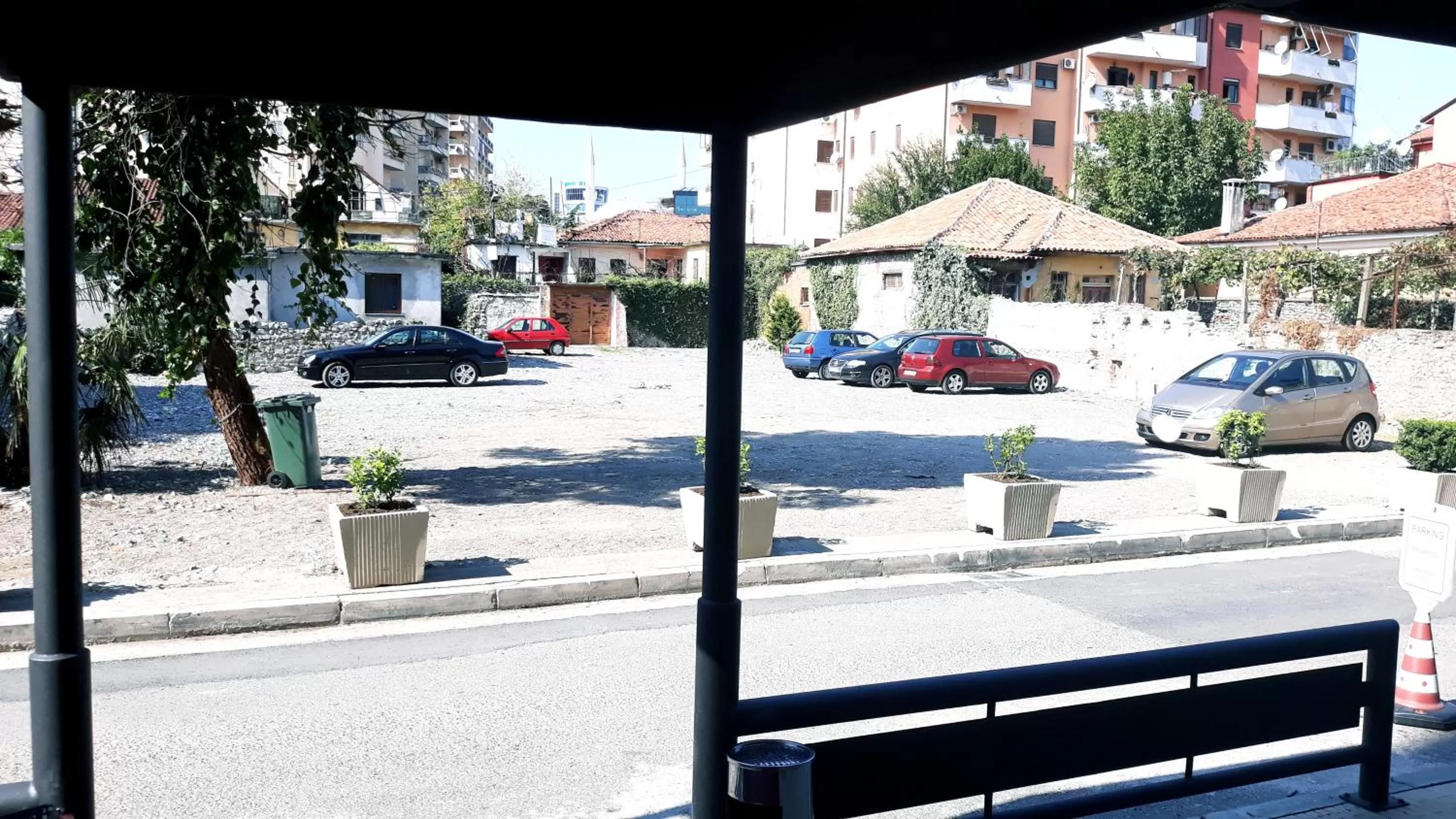 Parking in Petit Hotel Elita