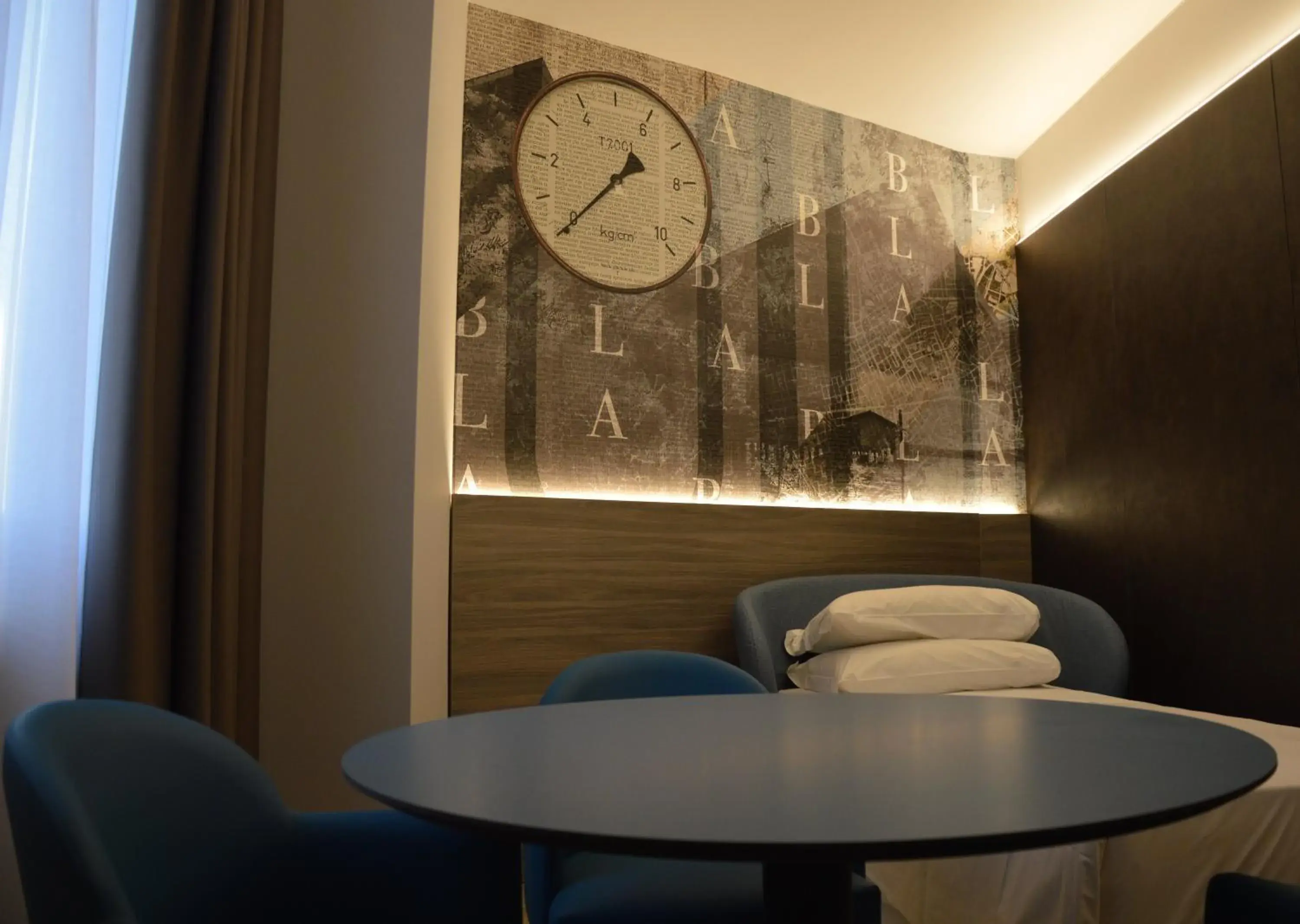 Bed, Seating Area in Hotel Friuli