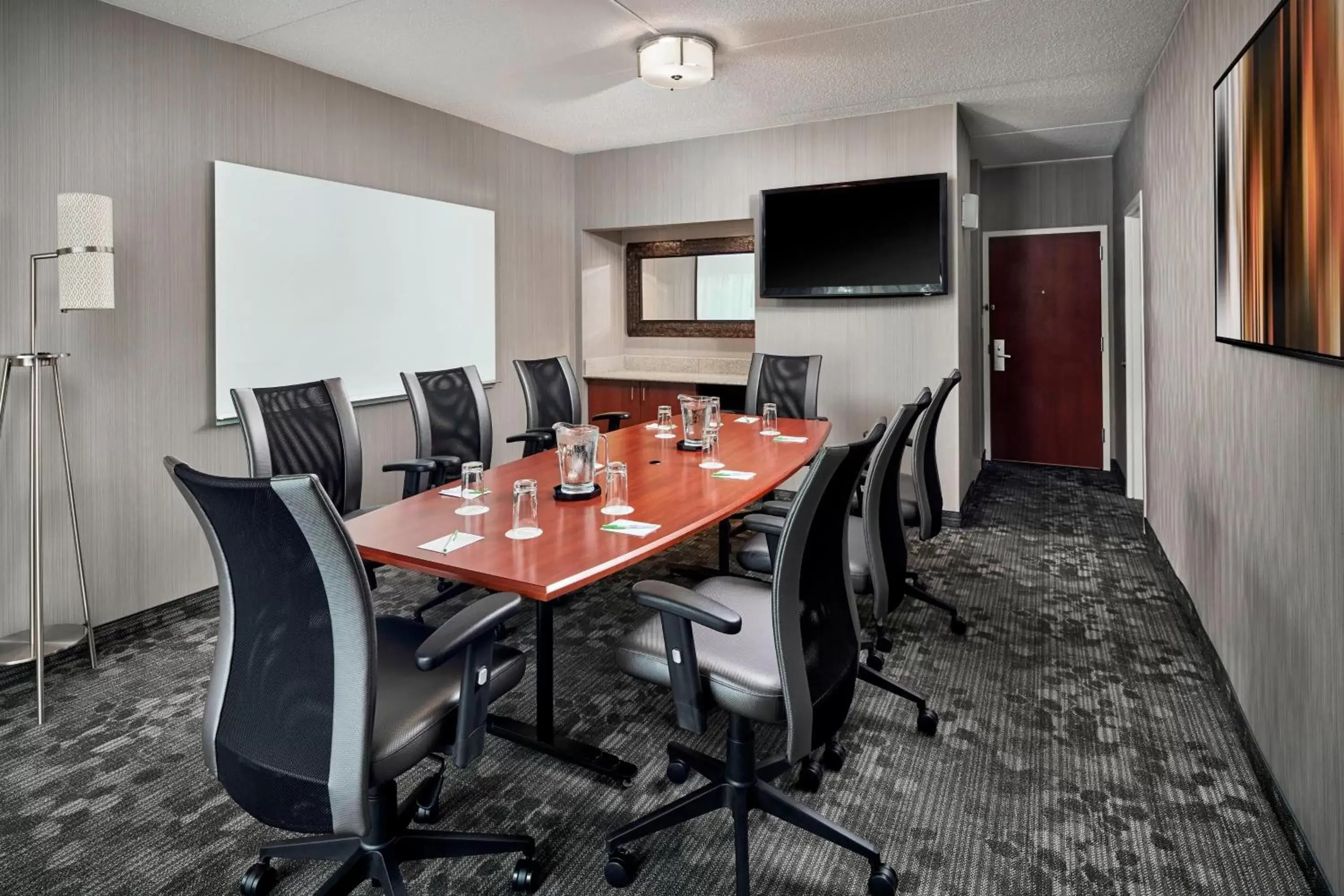 Bedroom in Courtyard By Marriott Baltimore BWI Airport