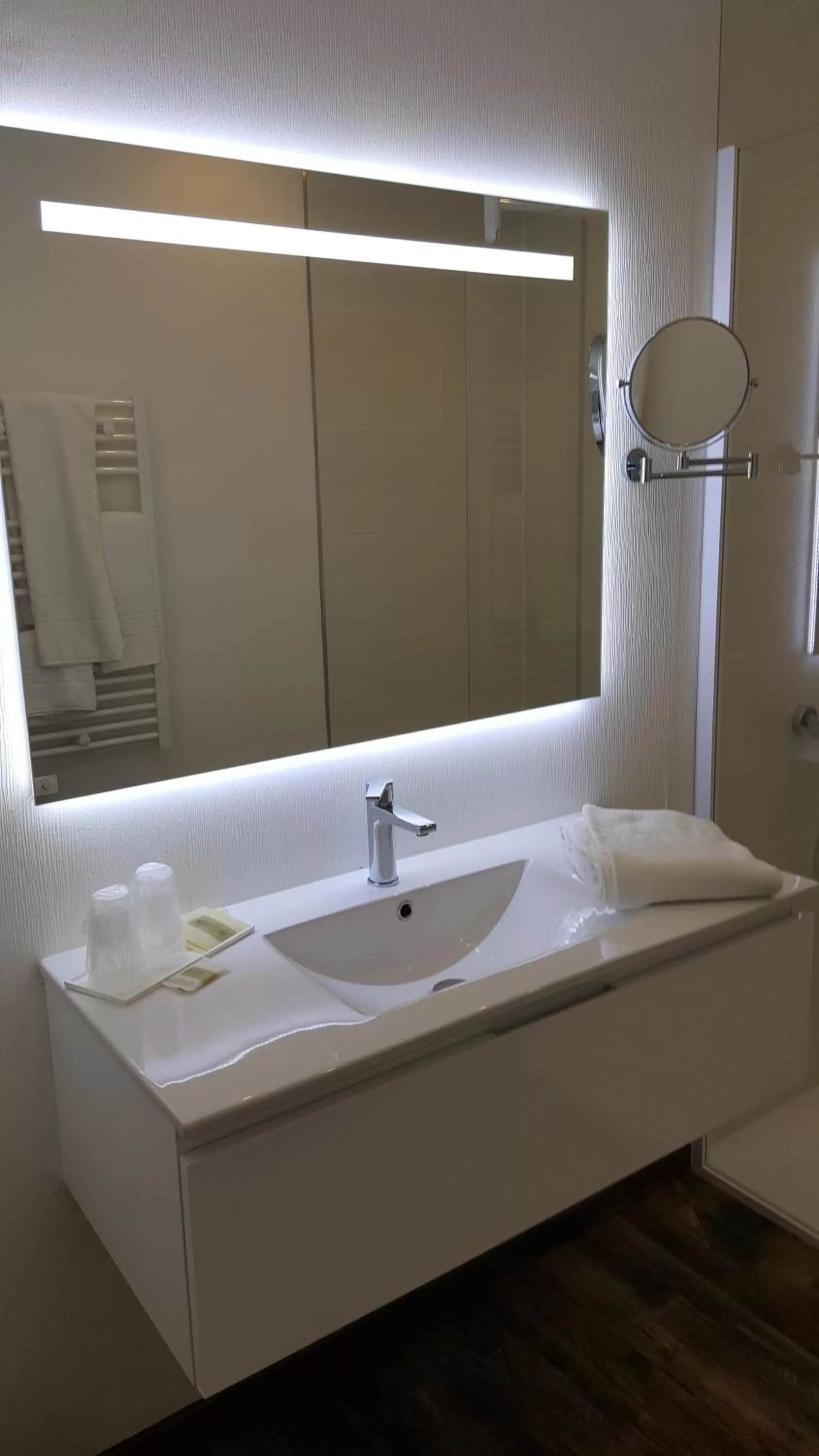 Bathroom in Hôtel Restaurant de l'Ecu